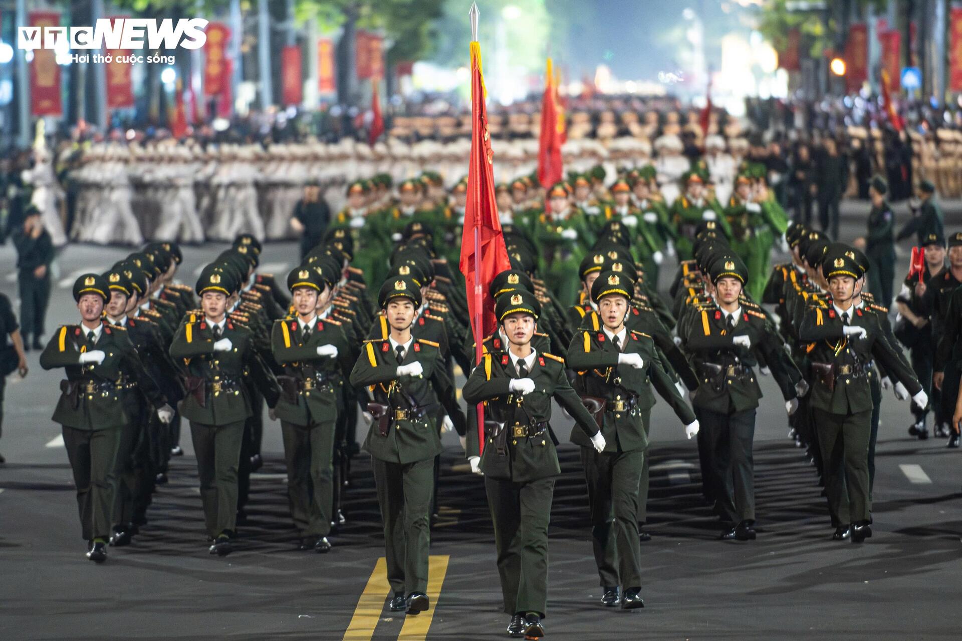Gương mặt rạng ngời, bước chân thẳng tắp của nữ chiến sĩ ở Quảng trường Ba Đình - 14