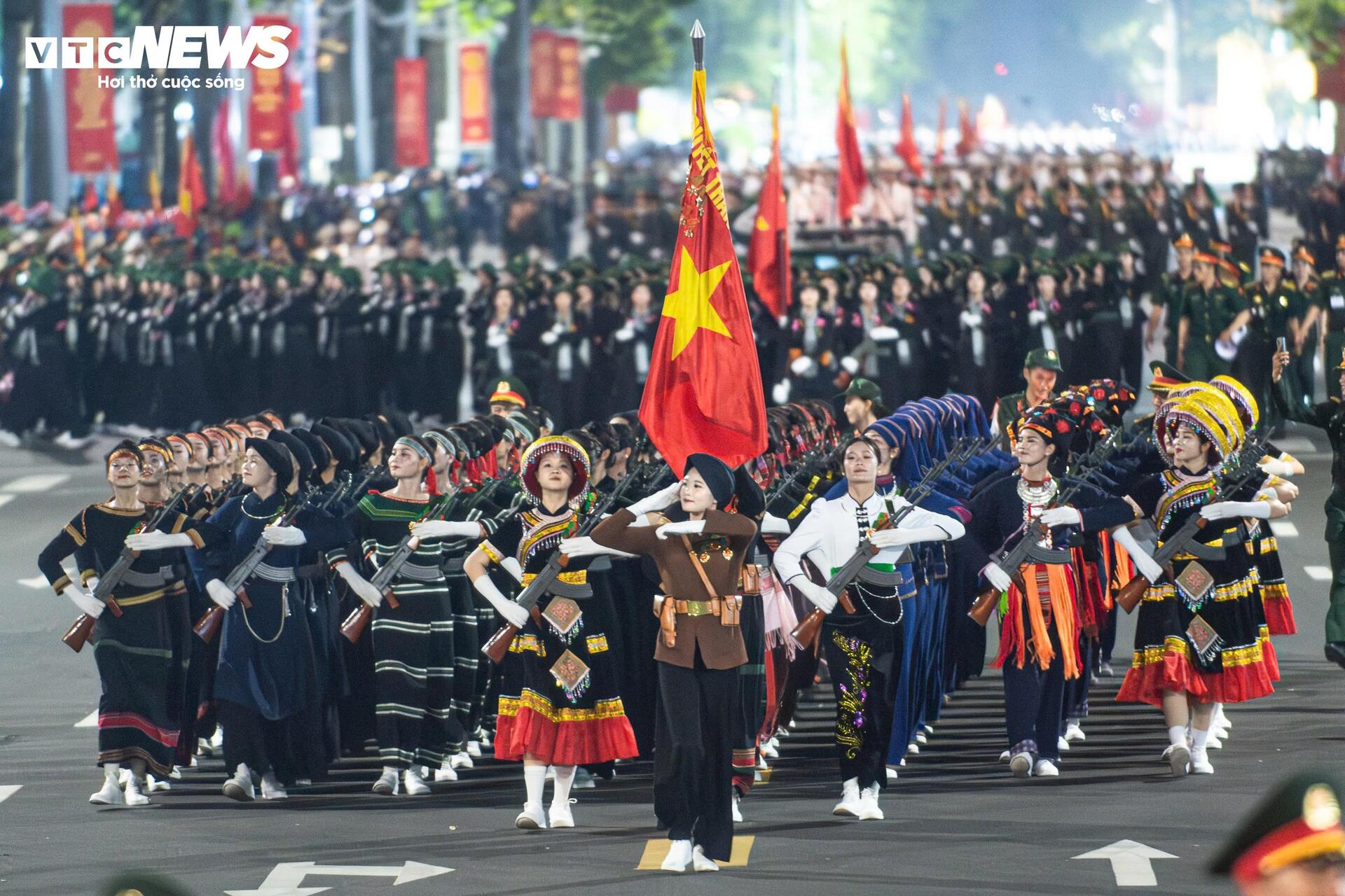 Gương mặt rạng ngời, bước chân thẳng tắp của nữ chiến sĩ ở Quảng trường Ba Đình - 11