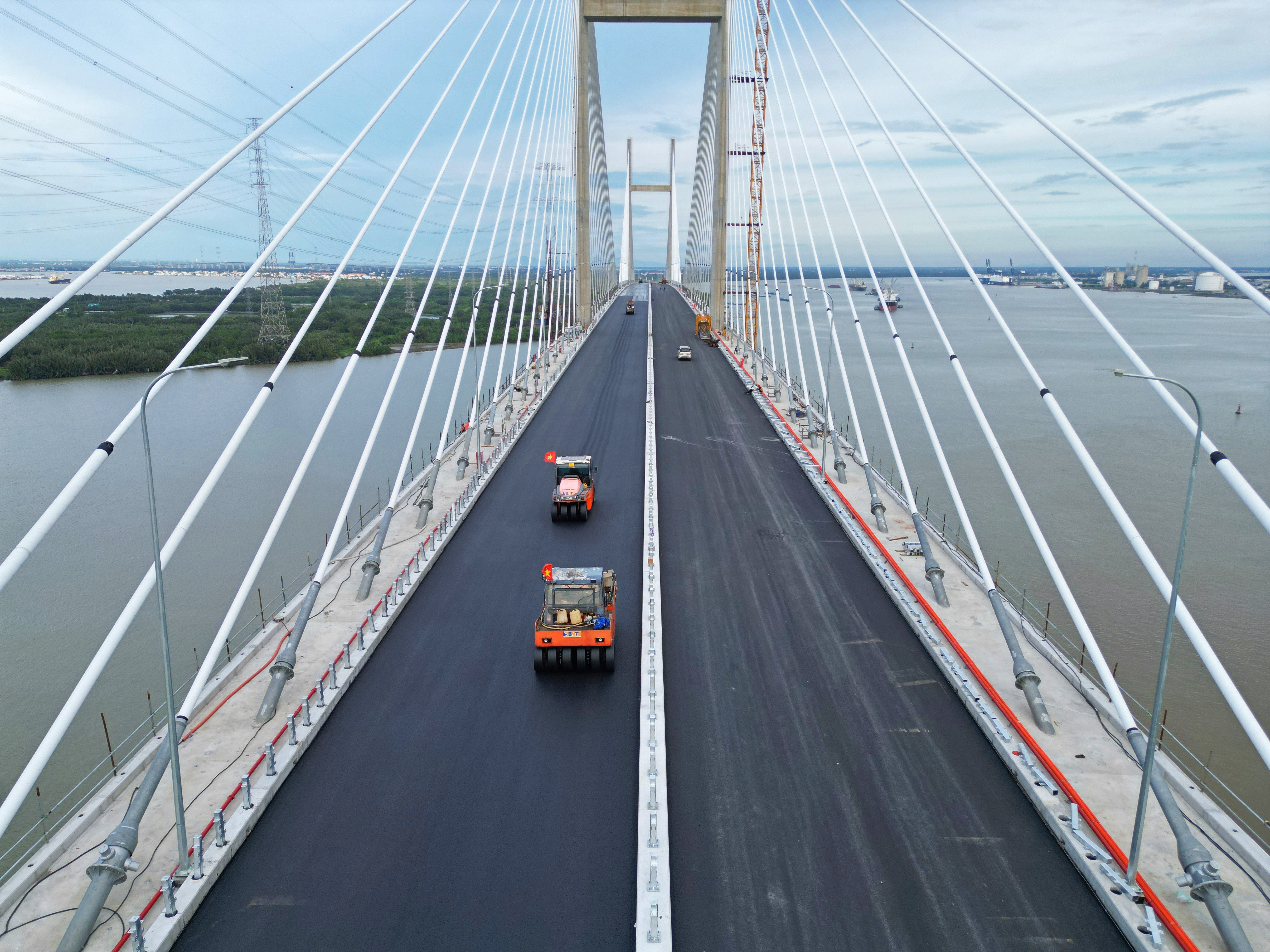 Cận cảnh đoạn cao tốc chưa thể khai thác do thiếu các điểm kết nối - 8