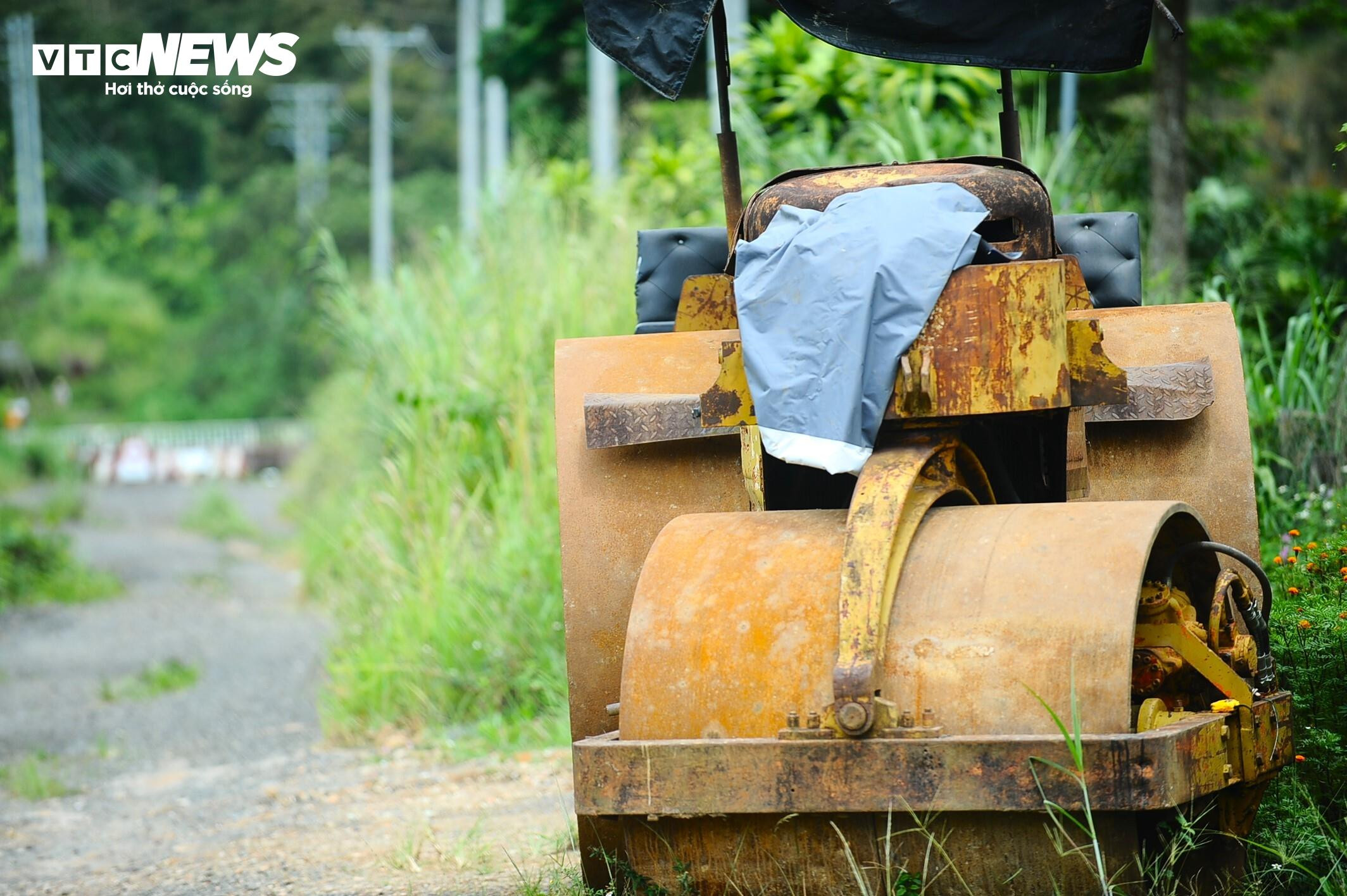Hiện trạng 'nát bươm' của tuyến đường tránh 800 tỷ đứng im gần 5 năm ở Lâm Đồng - 9
