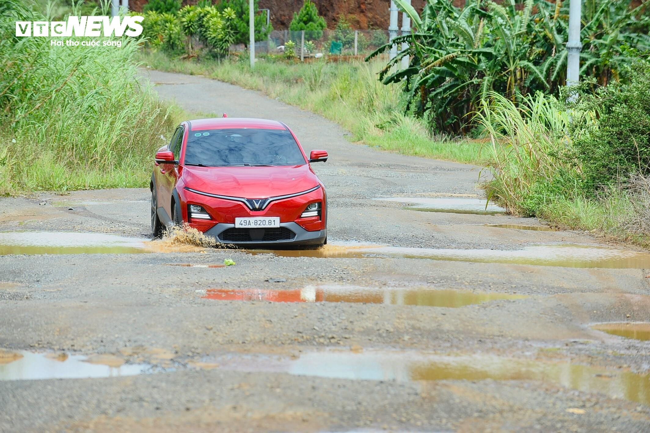 Hiện trạng 'nát bươm' của tuyến đường tránh 800 tỷ đứng im gần 5 năm ở Lâm Đồng - 13