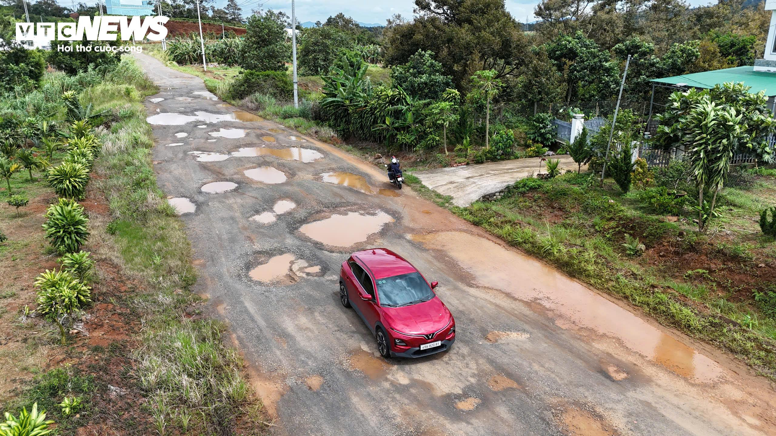Hiện trạng 'nát bươm' của tuyến đường tránh 800 tỷ đứng im gần 5 năm ở Lâm Đồng - 2