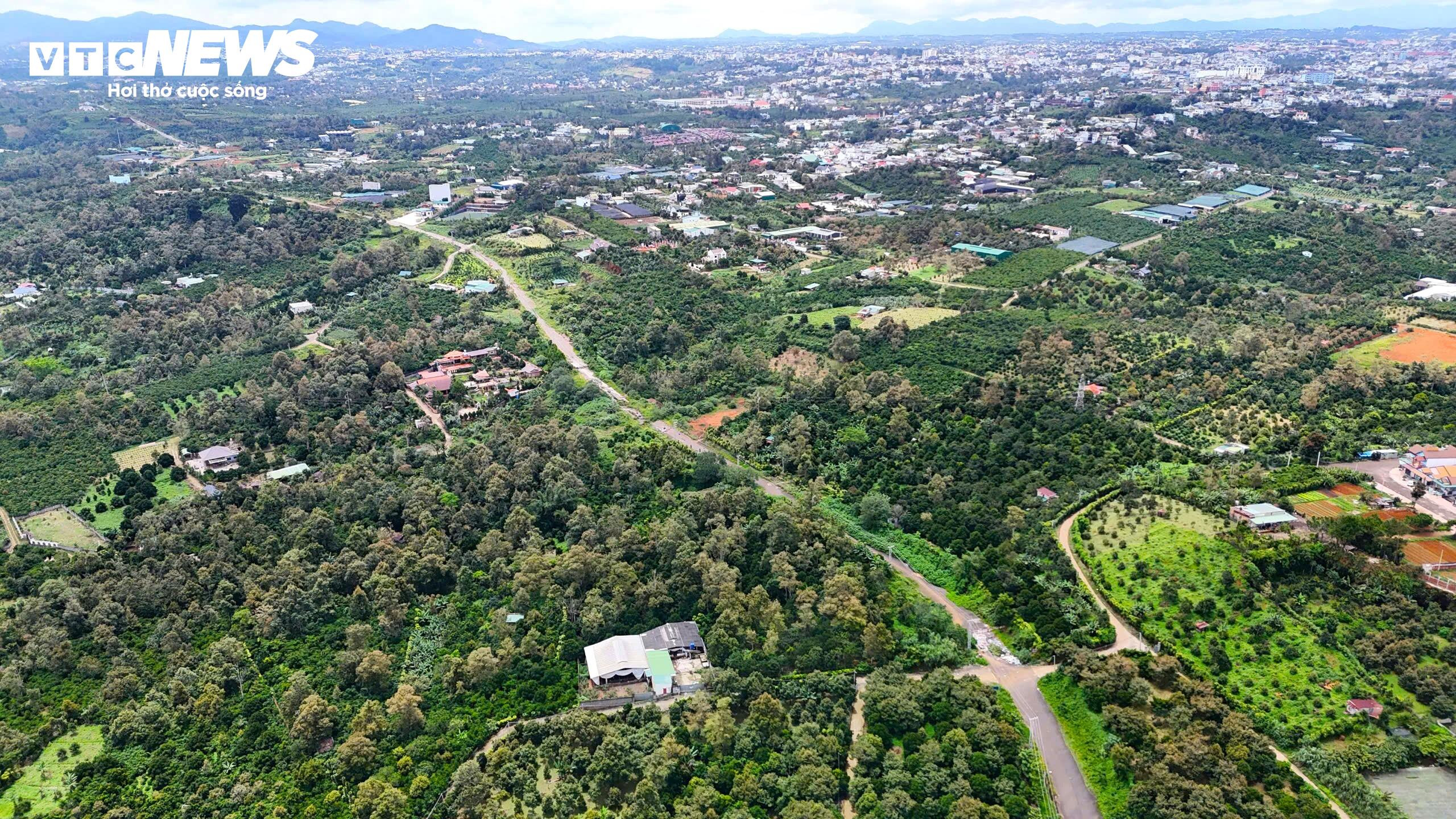 Hiện trạng 'nát bươm' của tuyến đường tránh 800 tỷ đứng im gần 5 năm ở Lâm Đồng - 1