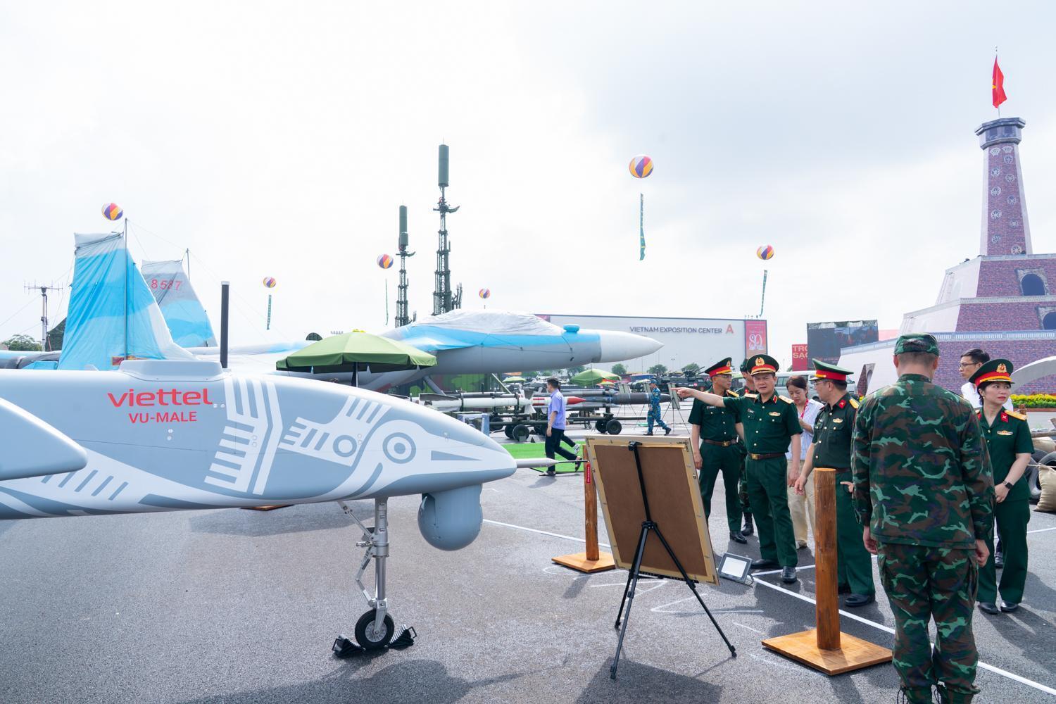 Cận cảnh pháo tự hành, radar hiện đại do Việt Nam tự sản xuất - 7