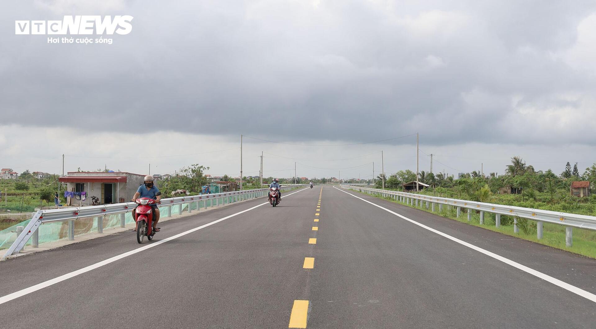 Toàn cảnh tuyến đường bộ ven biển Hưng Yên gần 5.000 tỷ đồng sắp cán đích - 2