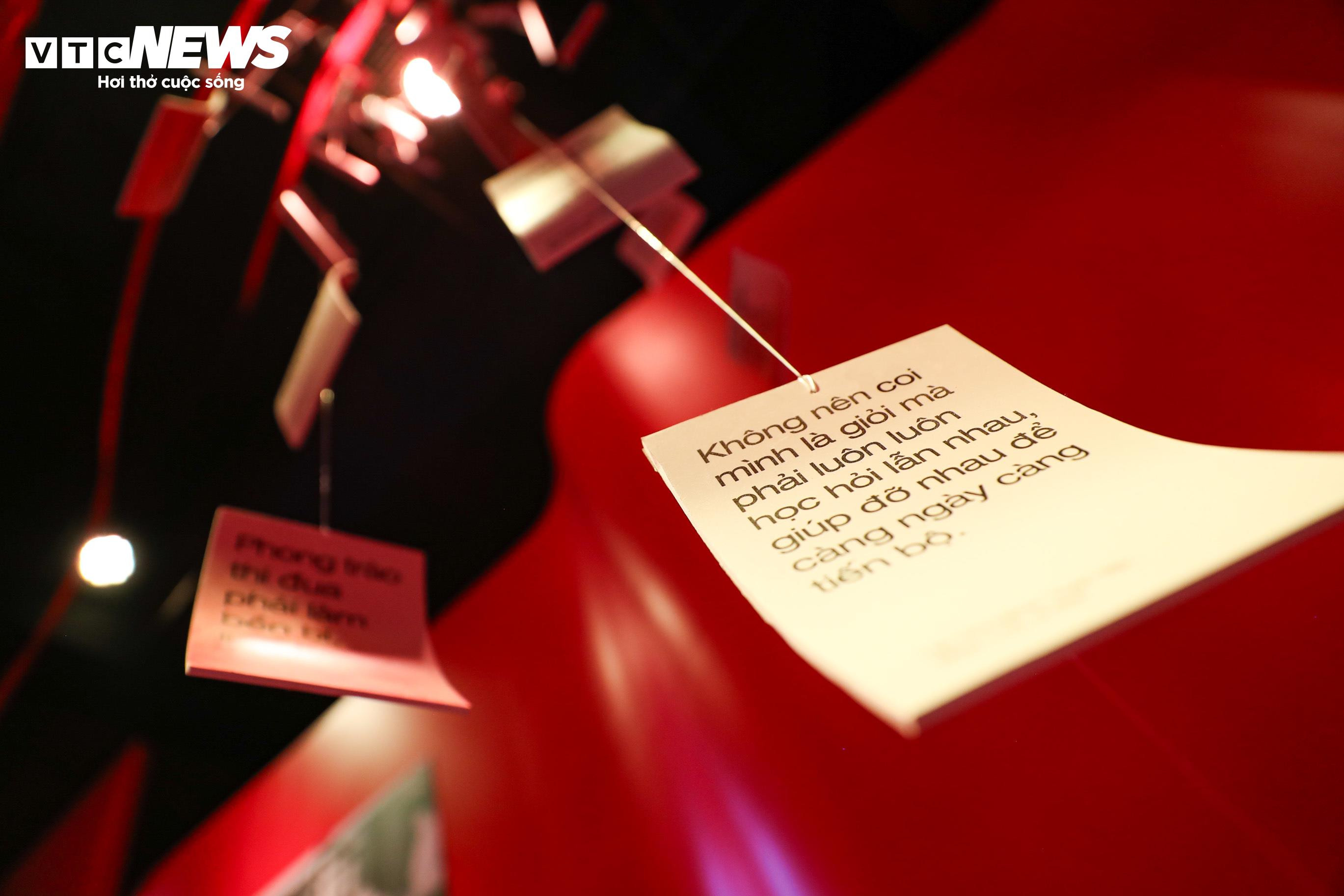 Cận cảnh xe chống đạn của Bộ Công an, thủng lốp vẫn chạy được 50km - 15