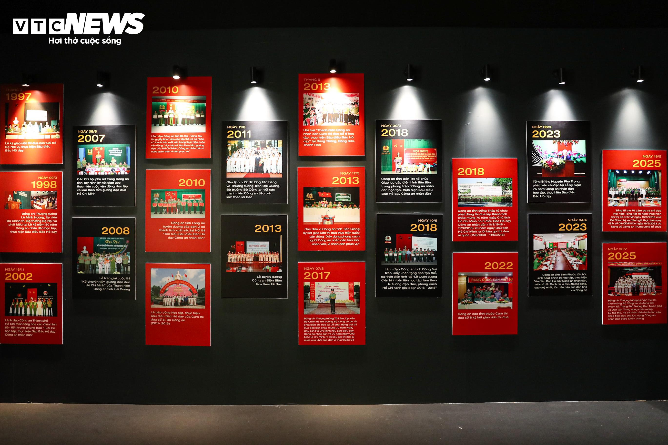 Cận cảnh xe chống đạn của Bộ Công an, thủng lốp vẫn chạy được 50km - 13