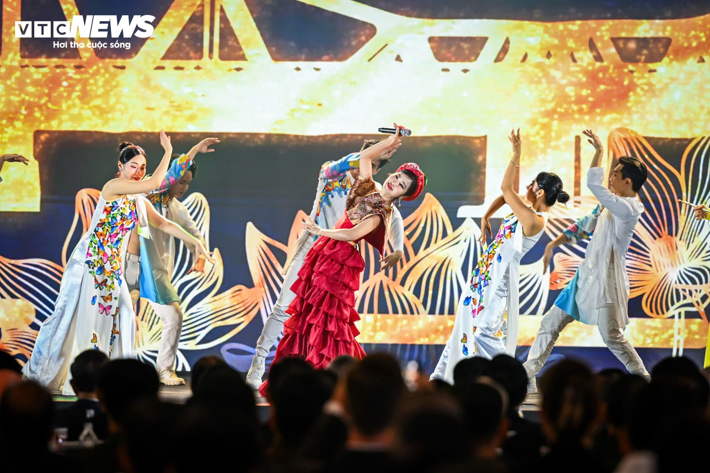 Toàn cảnh lễ khai mạc Triển lãm '80 năm hành trình Độc lập - Tự do - Hạnh phúc' - 11