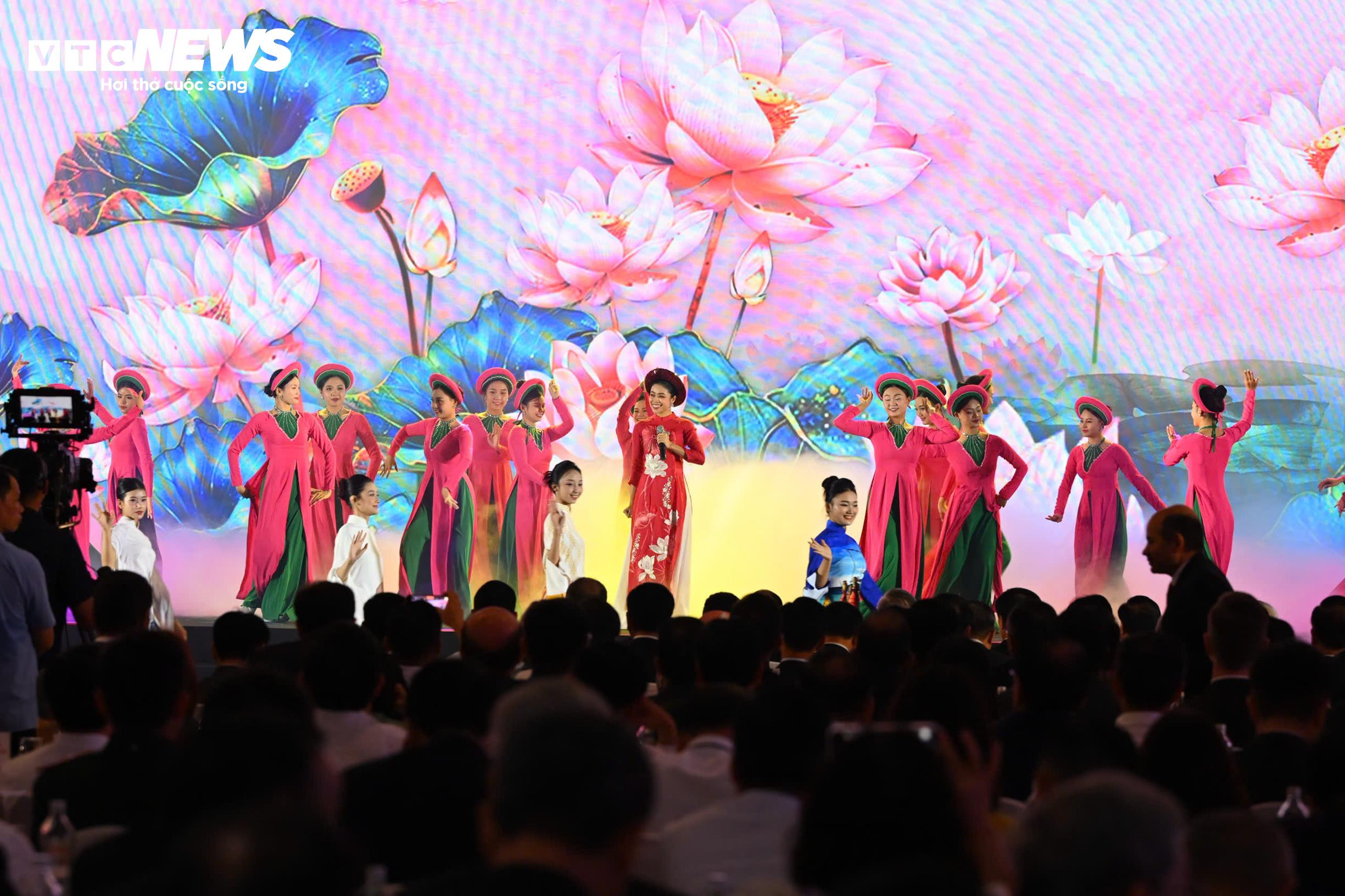 Toàn cảnh lễ khai mạc Triển lãm '80 năm hành trình Độc lập - Tự do - Hạnh phúc' - 12