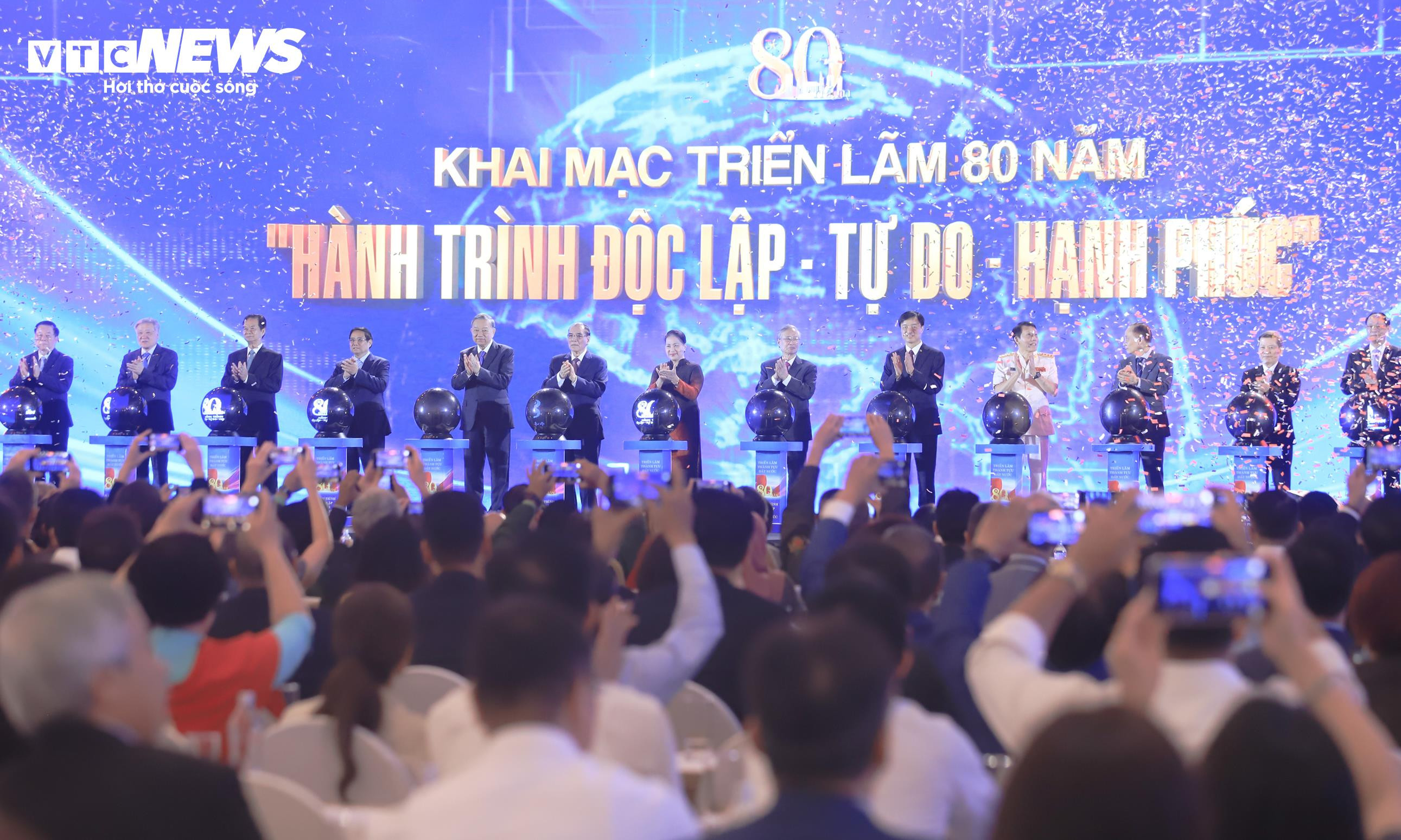Toàn cảnh lễ khai mạc Triển lãm '80 năm hành trình Độc lập - Tự do - Hạnh phúc' - 8