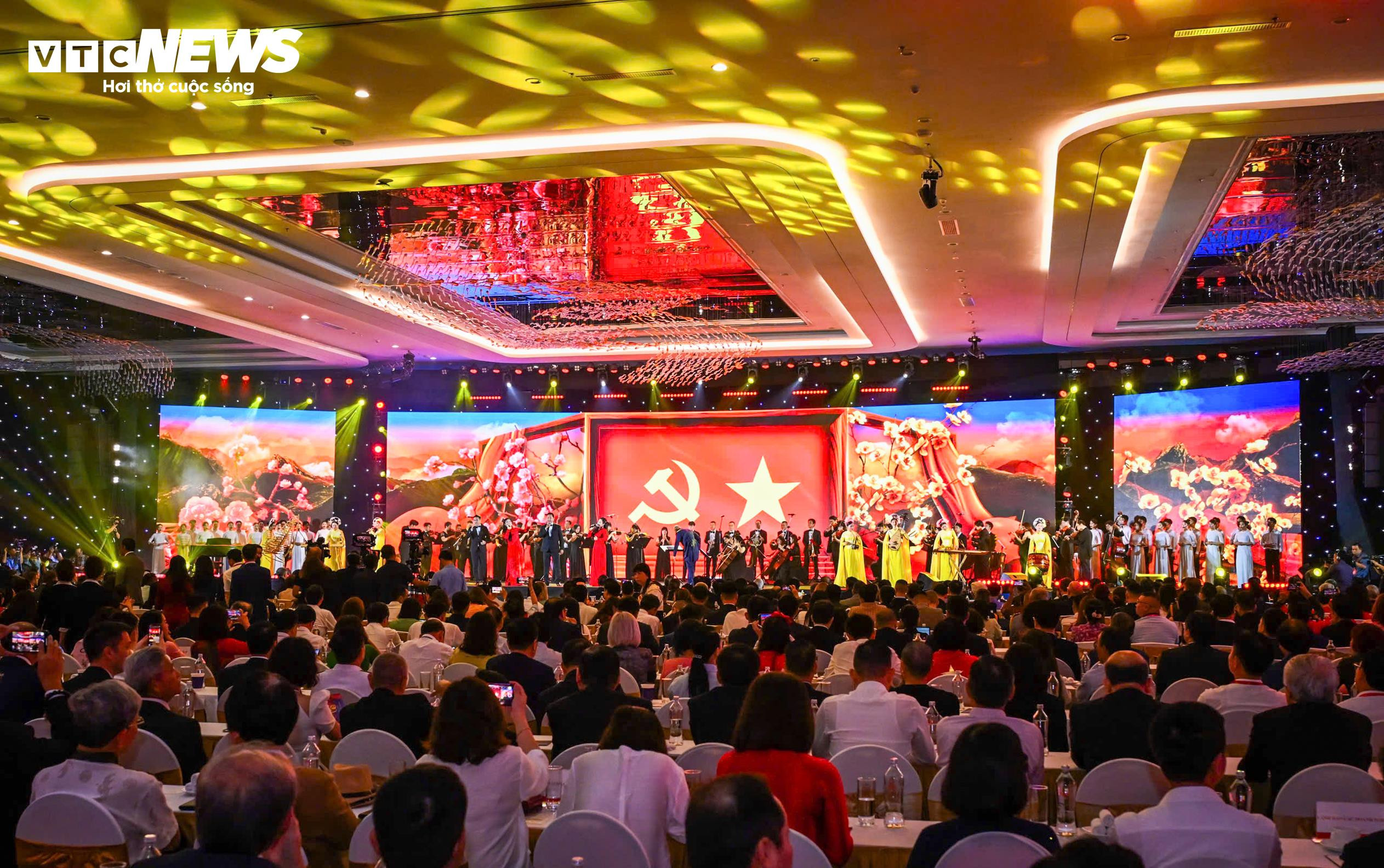 Toàn cảnh lễ khai mạc Triển lãm '80 năm hành trình Độc lập - Tự do - Hạnh phúc' - 1