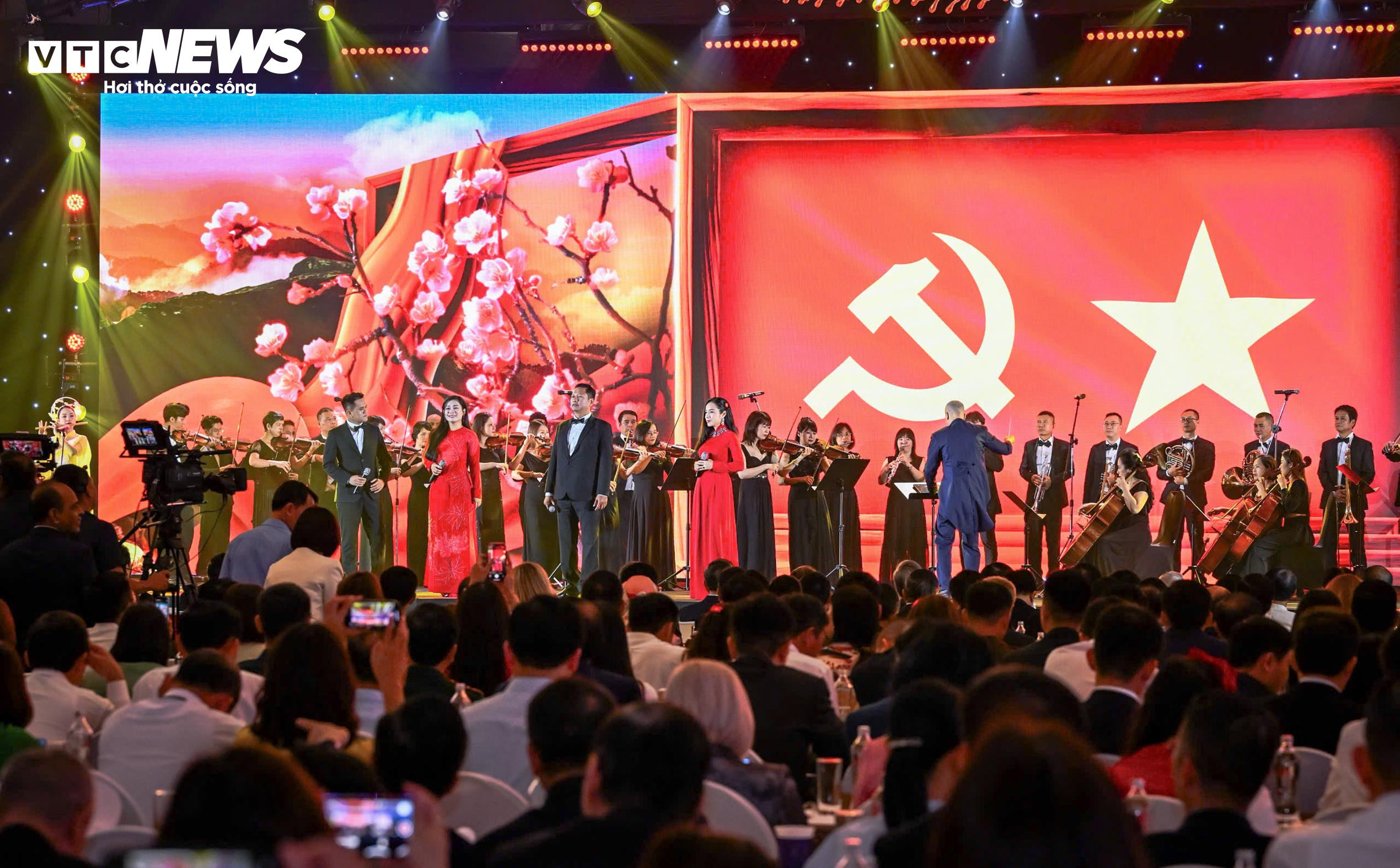 Toàn cảnh lễ khai mạc Triển lãm '80 năm hành trình Độc lập - Tự do - Hạnh phúc' - 9