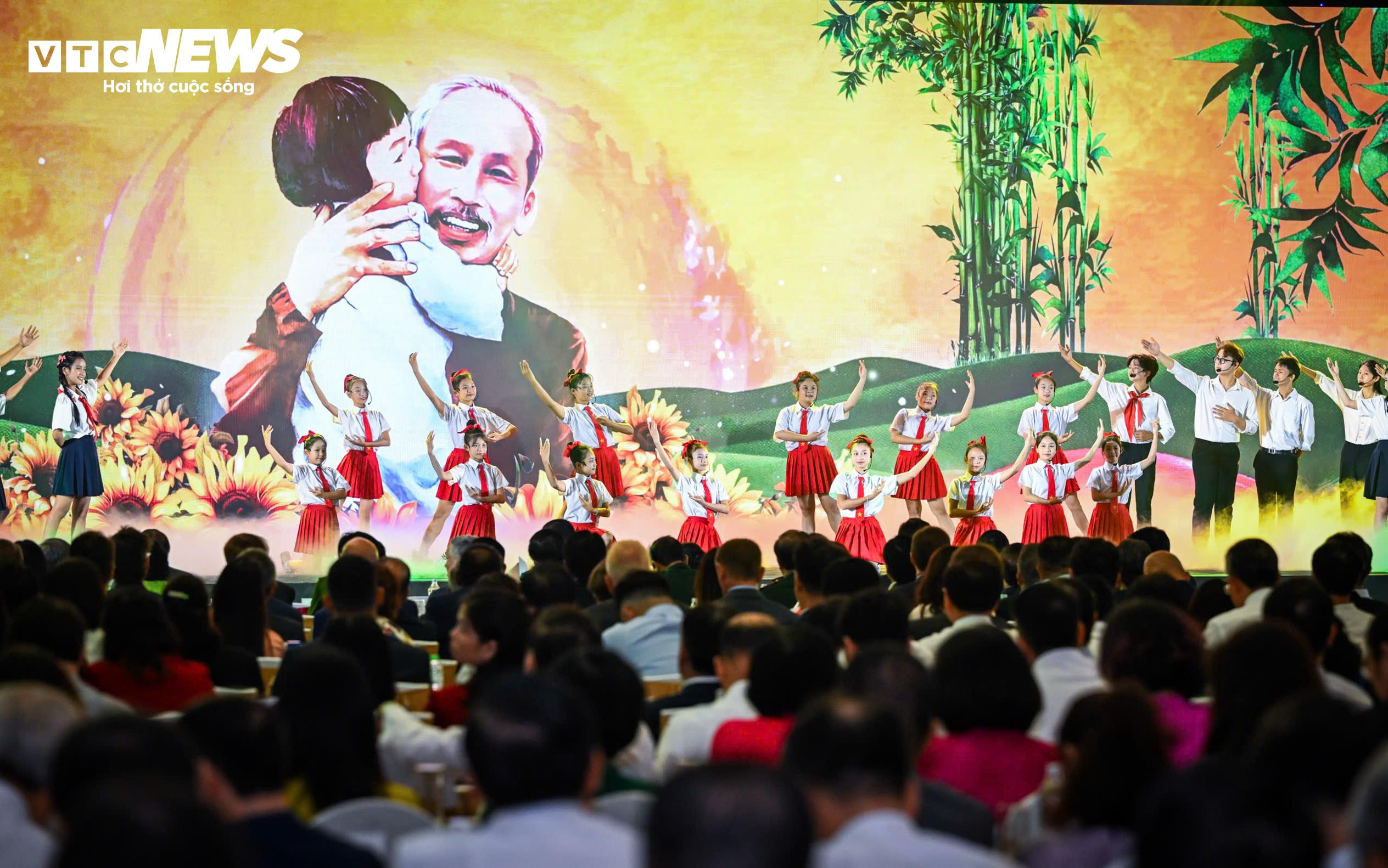 Toàn cảnh lễ khai mạc Triển lãm '80 năm hành trình Độc lập - Tự do - Hạnh phúc' - 10