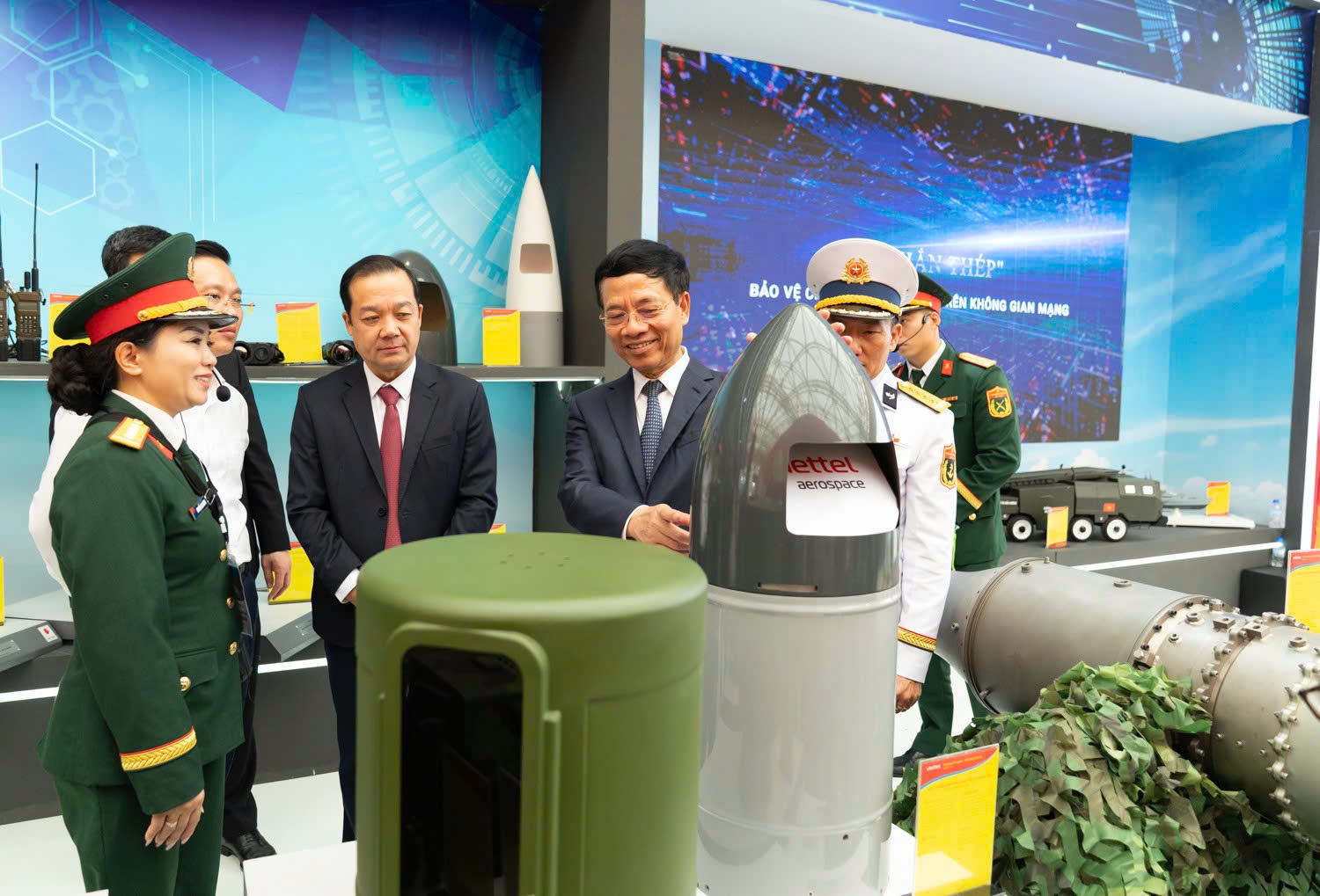 Cận cảnh pháo tự hành, radar hiện đại do Việt Nam tự sản xuất - 1