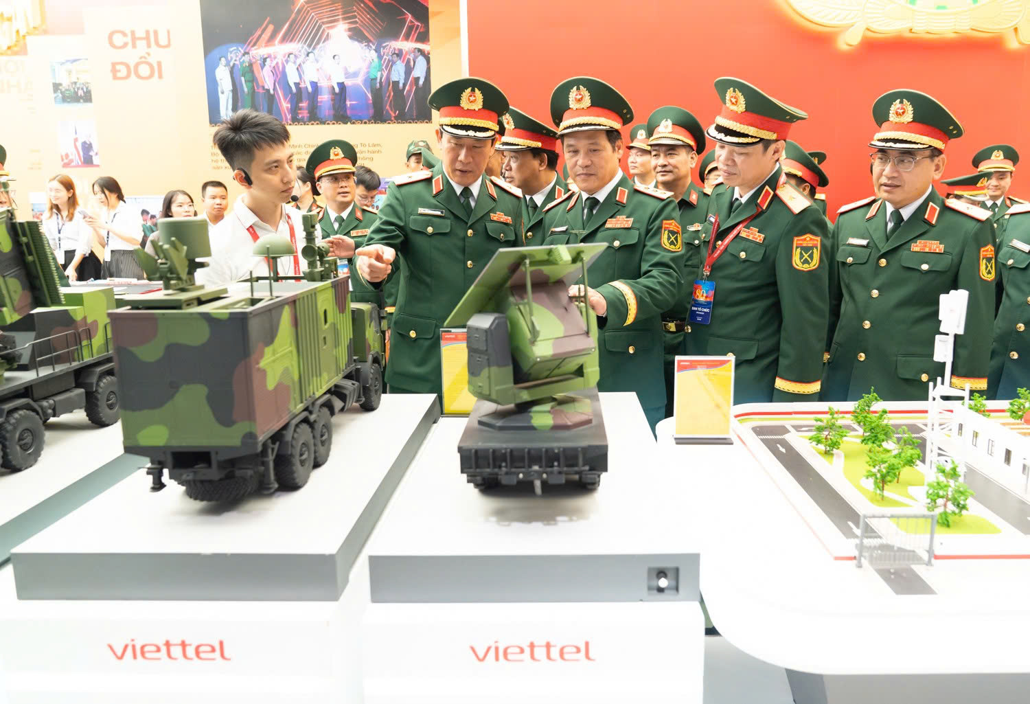 Cận cảnh pháo tự hành, radar hiện đại do Việt Nam tự sản xuất - 12