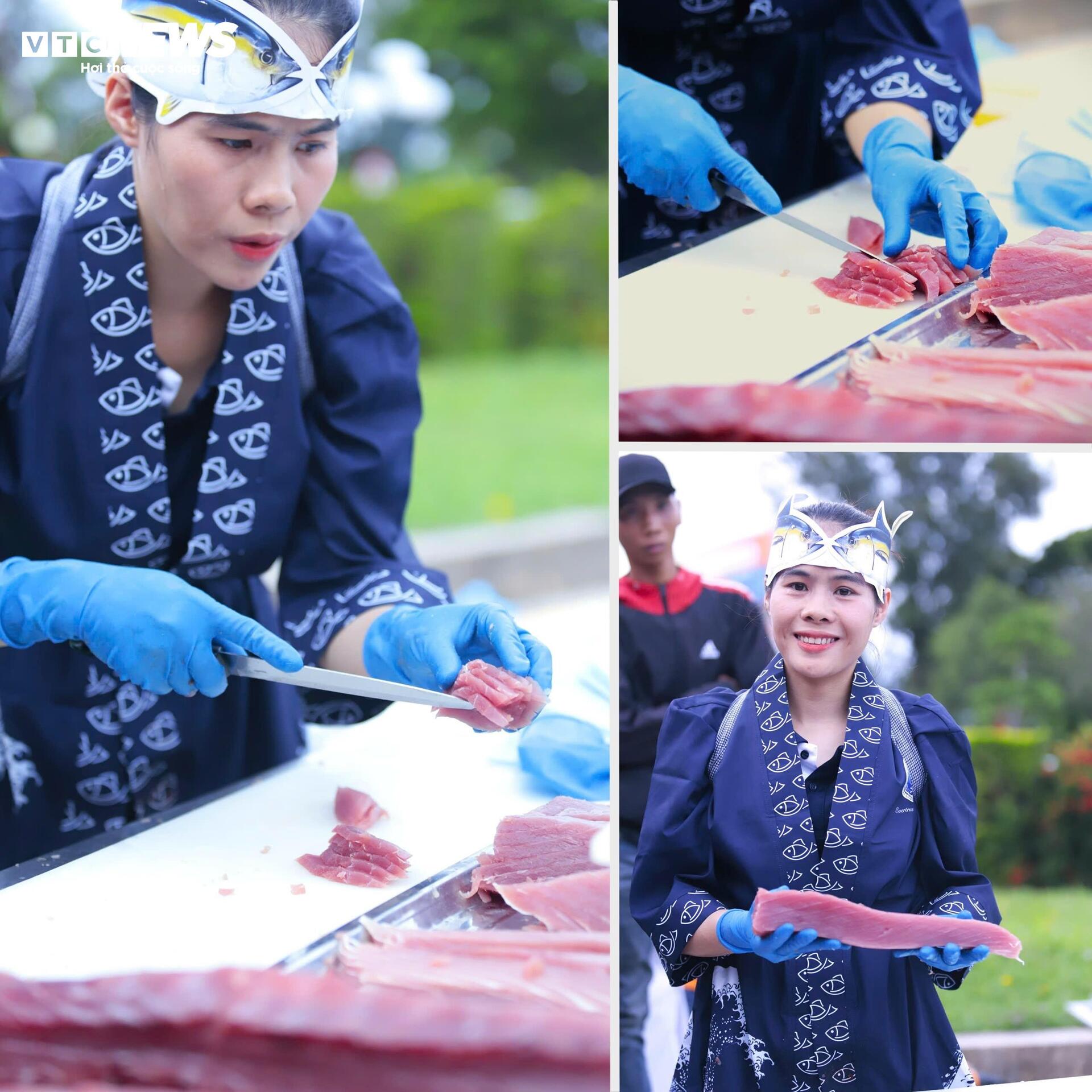 Feast your eyes on the sight of processing over half a quintal of ocean tuna to serve tourists for free - 4