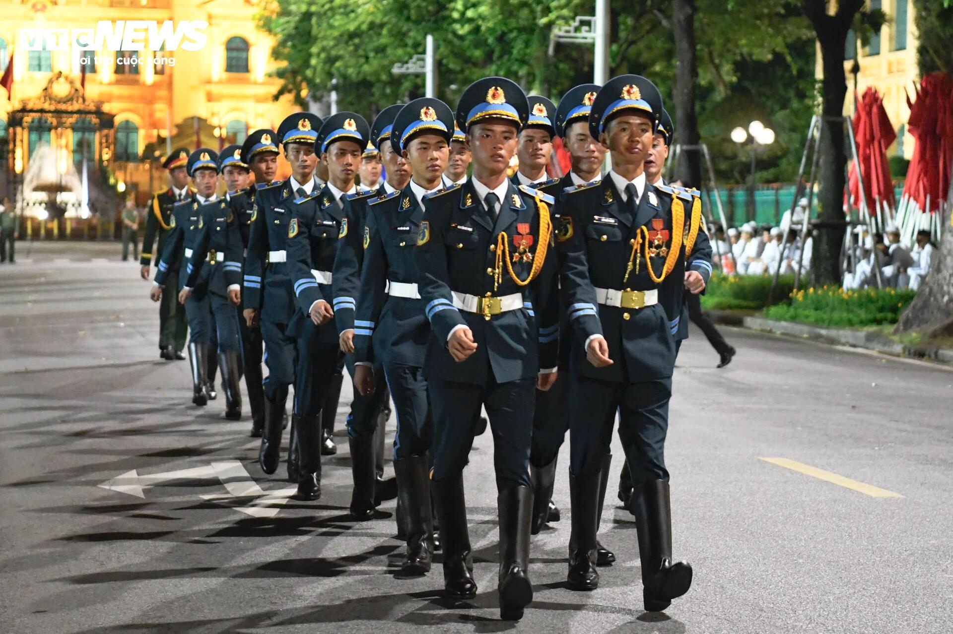 43 khối diễu binh, khí tài quân sự tiến về Ba Đình trước giờ tổng duyệt - 2