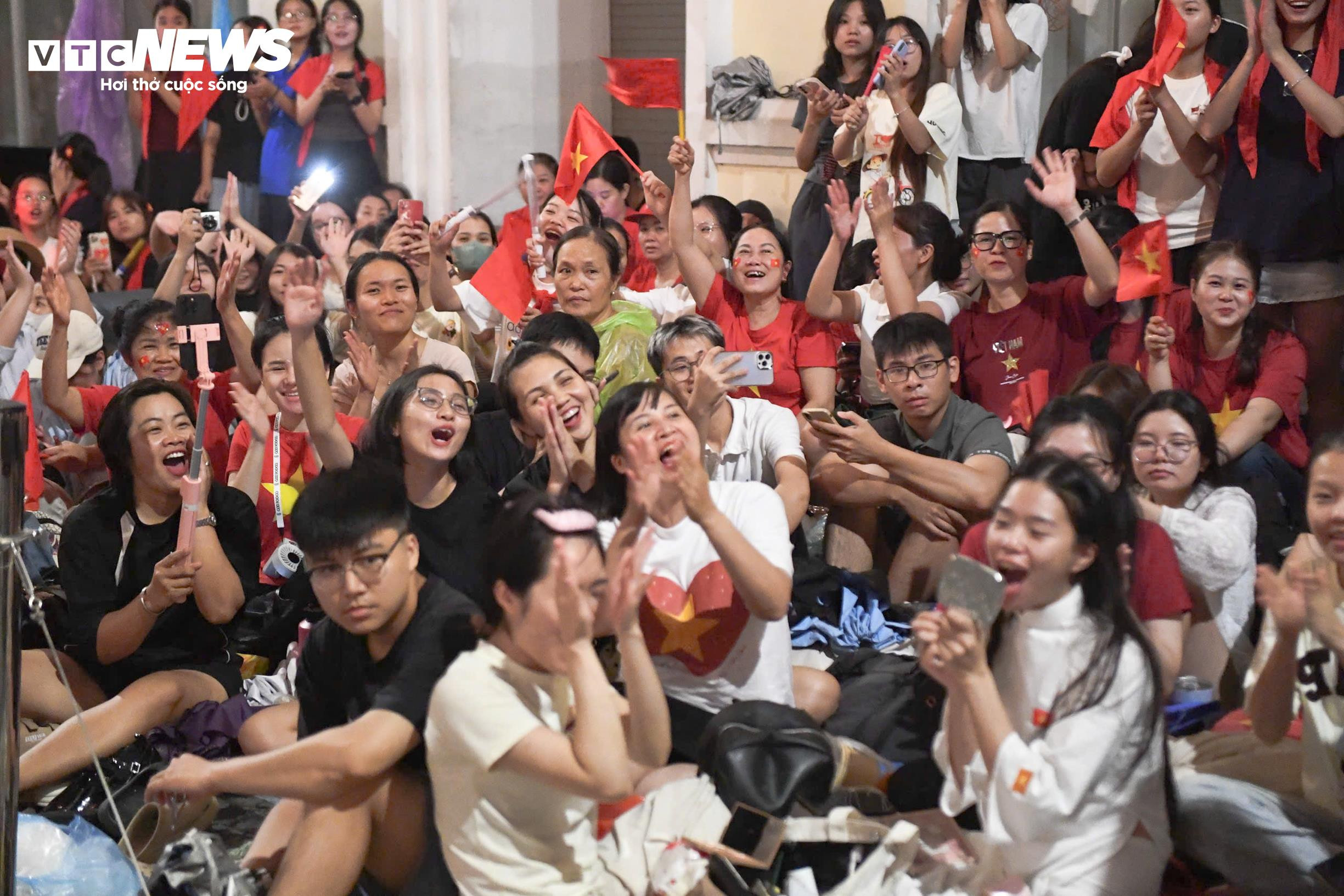 Chiến sĩ giao lưu, hát cùng người dân trước giờ tổng duyệt diễu binh A80 - 5