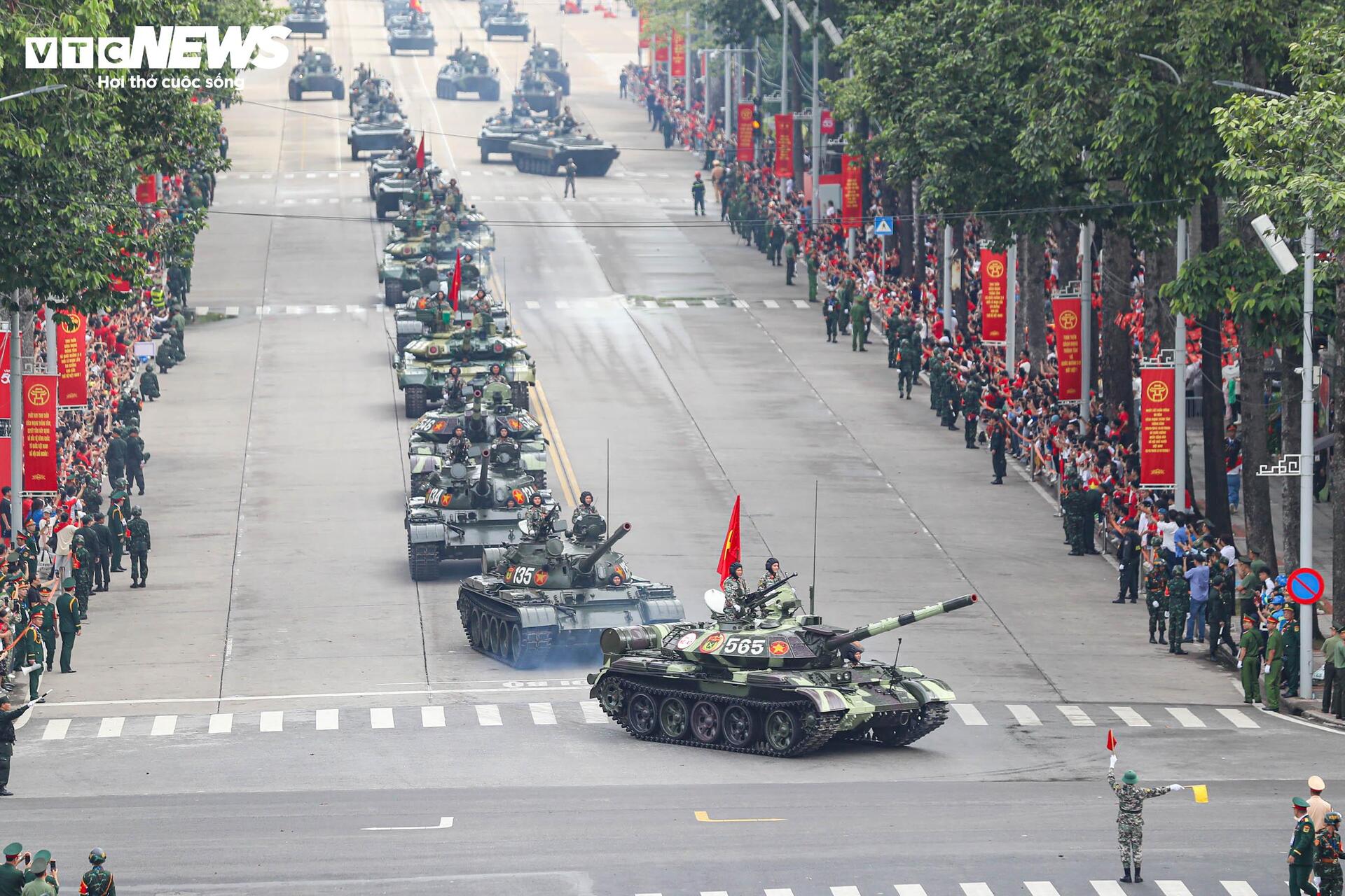 Dàn khí tài hùng hậu diễu qua Quảng trường Ba Đình trong buổi tổng duyệt A80 - 3