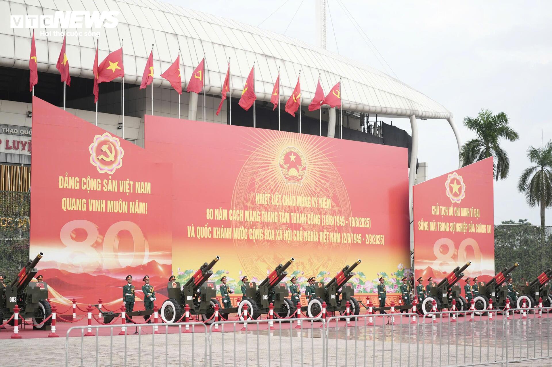 21 loạt đại bác rền vang ở sân Mỹ Đình, khai màn tổng duyệt A80 - 1