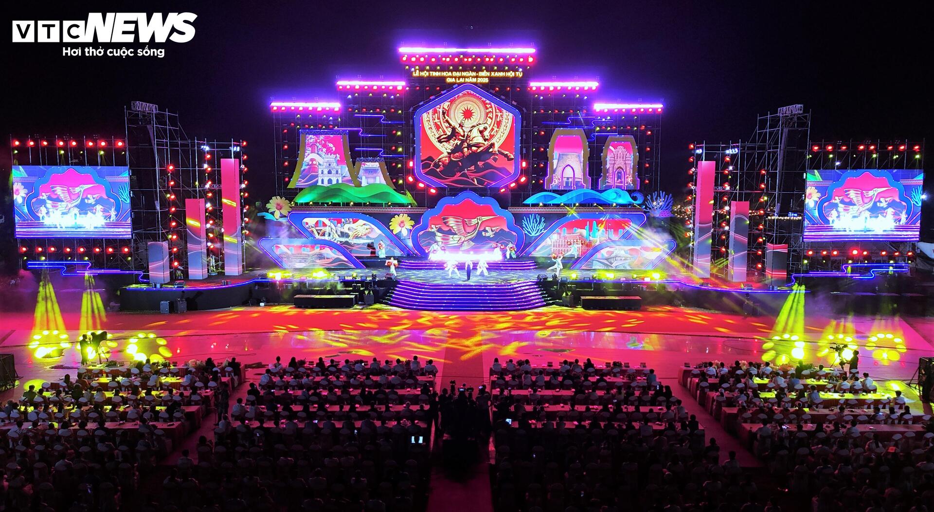 'Tinh hoa đại ngàn, biển xanh hội tụ': Thanh âm cồng chiêng hòa cùng nhịp sóng - 13
