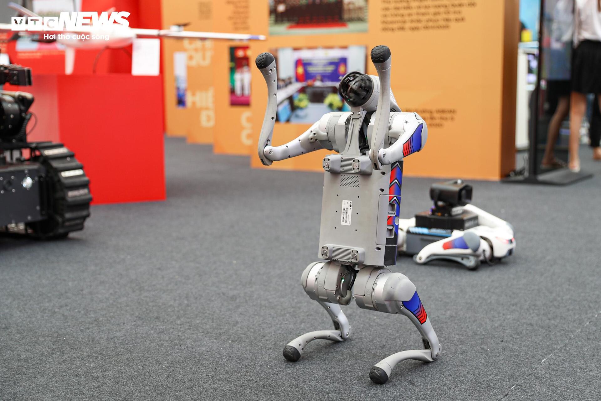 Cận cảnh dàn UAV, robot hiện đại của Bộ Công an tại Triển lãm thành tựu đất nước - 12