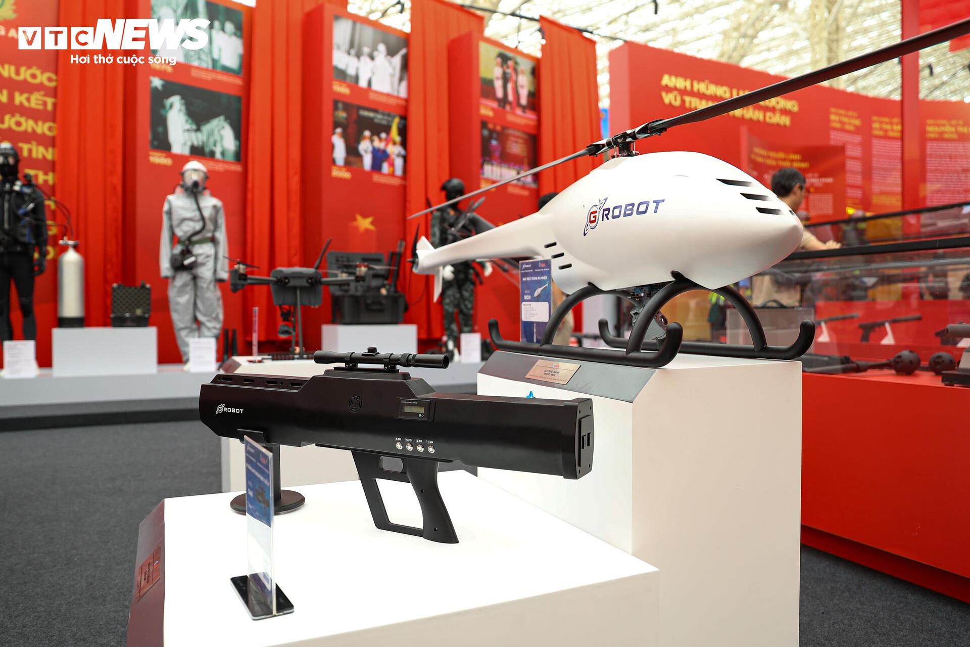Cận cảnh dàn UAV, robot hiện đại của Bộ Công an tại Triển lãm thành tựu đất nước - 4