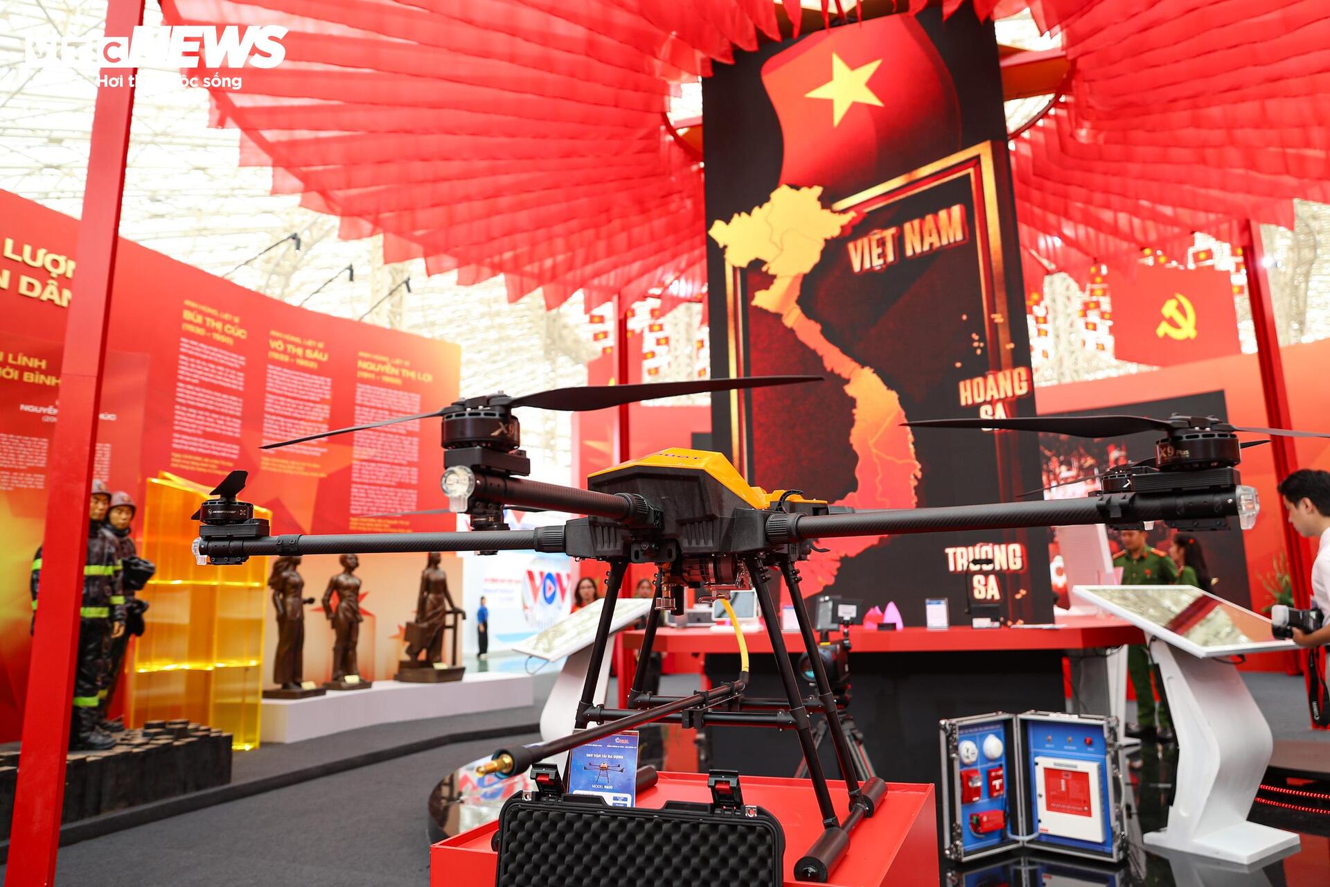 Cận cảnh dàn UAV, robot hiện đại của Bộ Công an tại Triển lãm thành tựu đất nước - 8