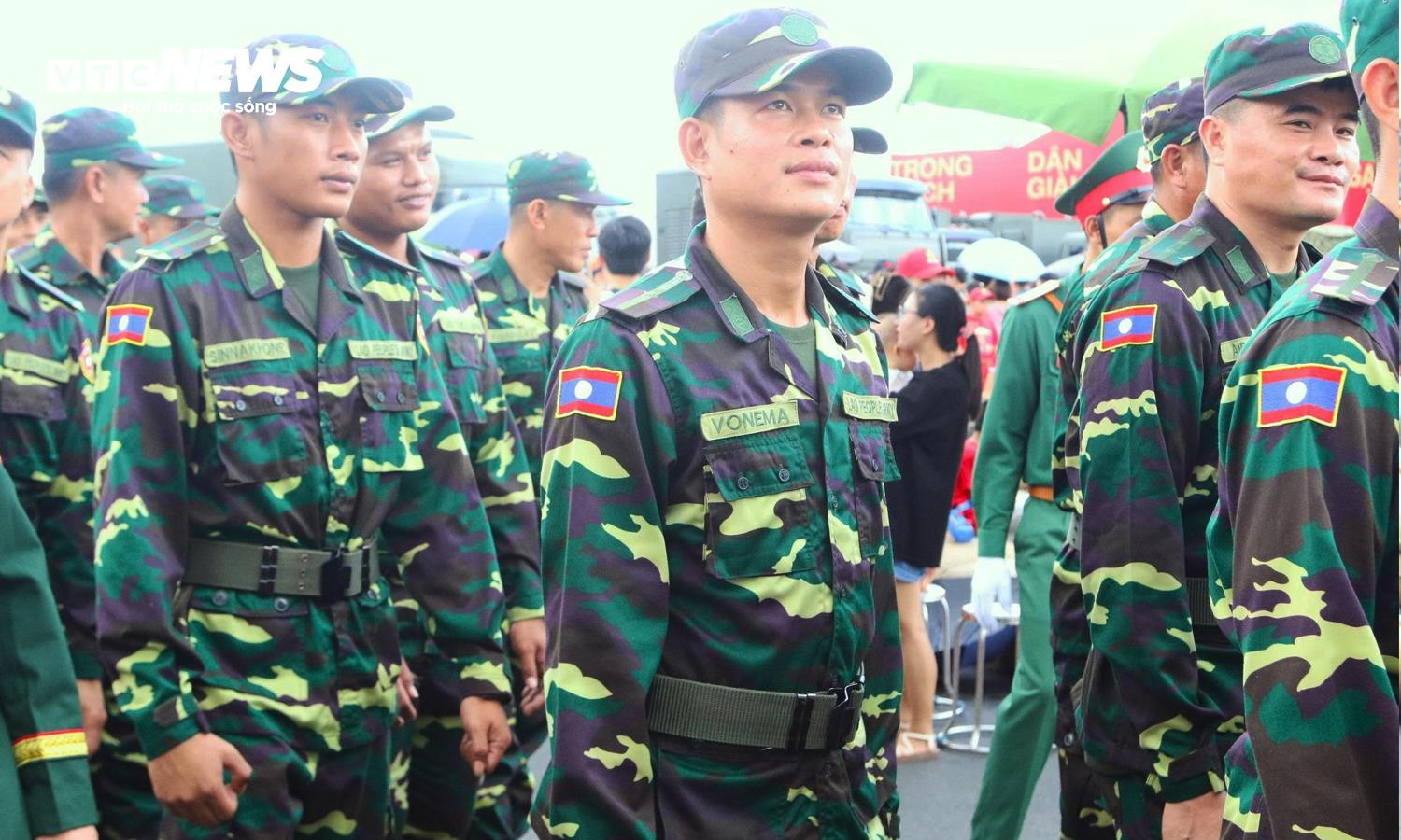 Quân nhân Nga, Lào, Campuchia chiêm ngưỡng UAV, tên lửa của Việt Nam - 7