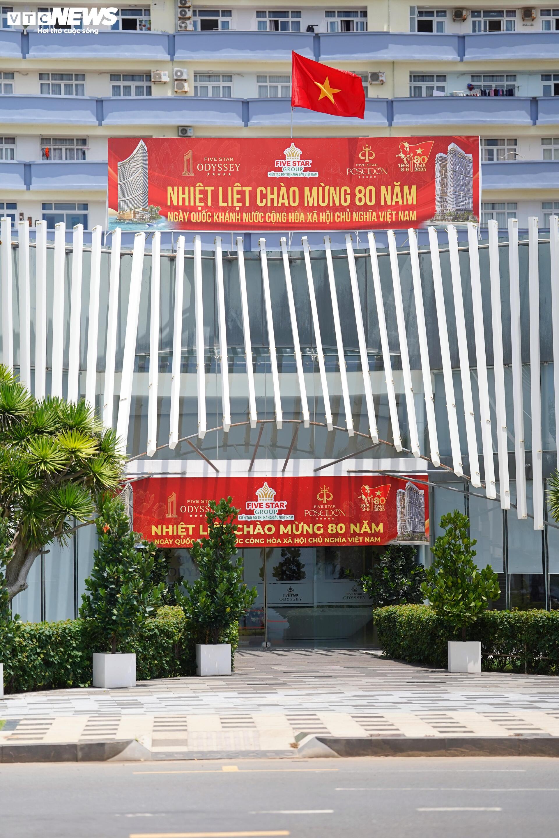 TP.HCM rực rỡ cờ hoa trước thềm Quốc khánh 2/9 - 2