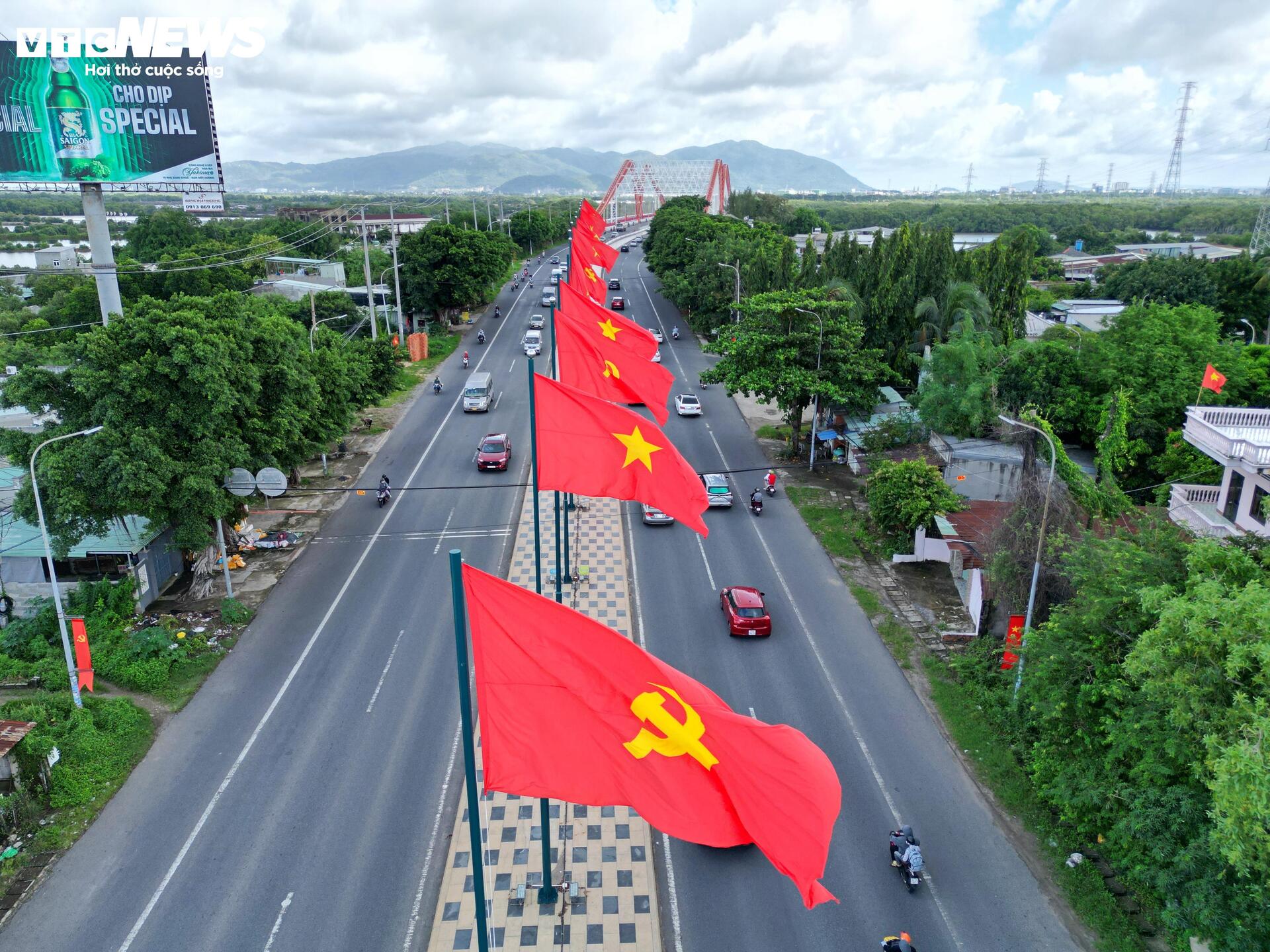 TP.HCM rực rỡ cờ hoa trước thềm Quốc khánh 2/9 - 13