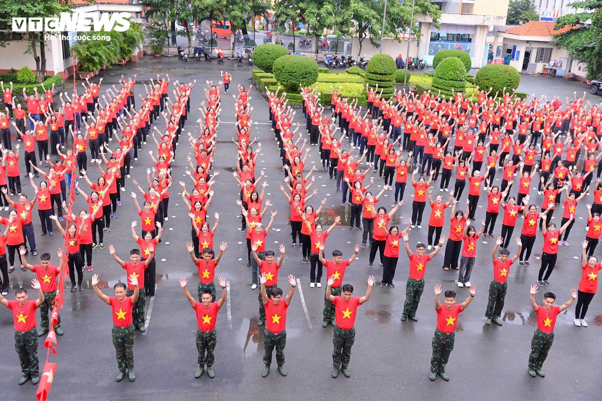 TP.HCM rực rỡ cờ hoa trước thềm Quốc khánh 2/9 - 1