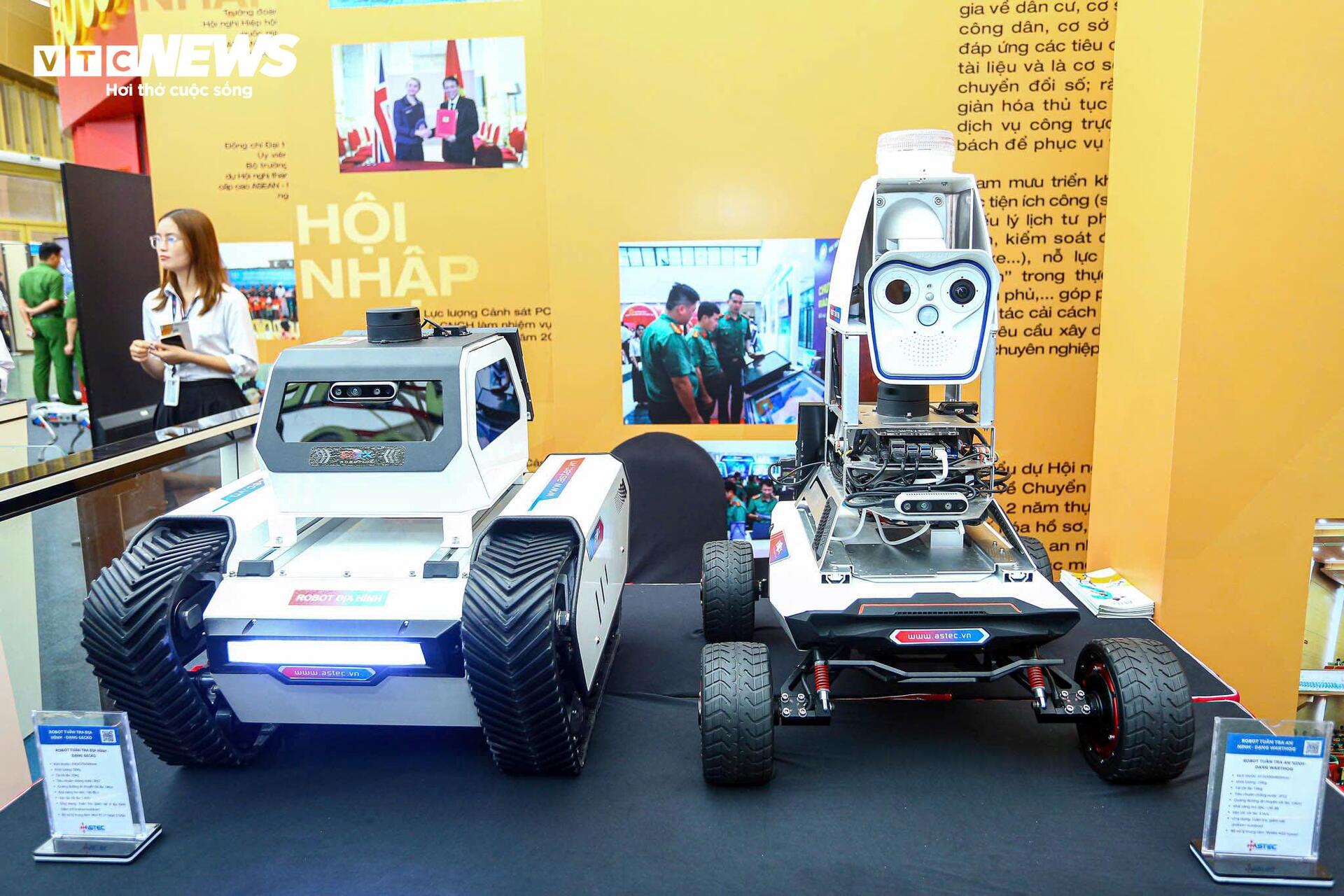 Cận cảnh dàn UAV, robot hiện đại của Bộ Công an tại Triển lãm thành tựu đất nước - 11