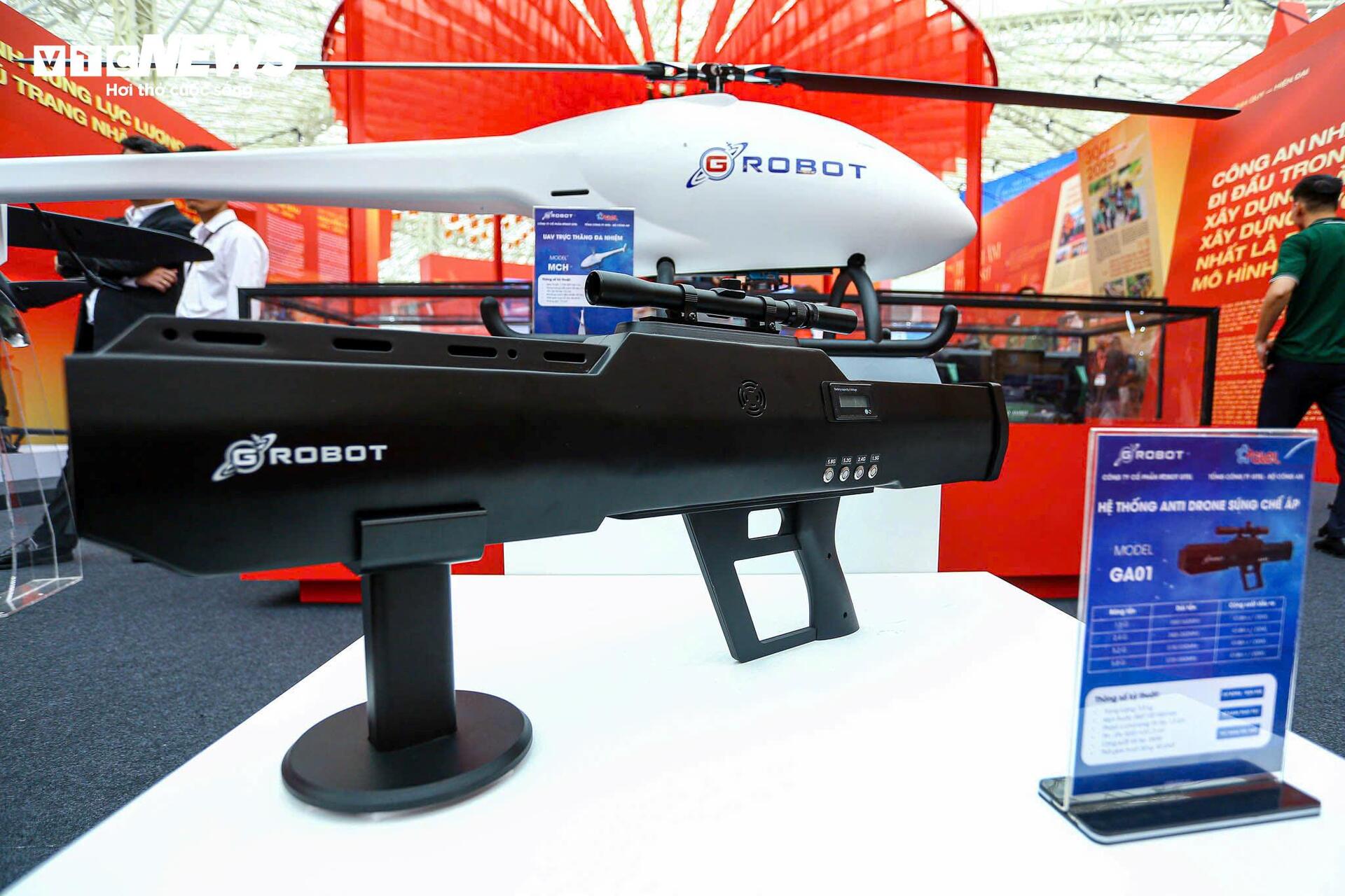 Cận cảnh dàn UAV, robot hiện đại của Bộ Công an tại Triển lãm thành tựu đất nước - 10