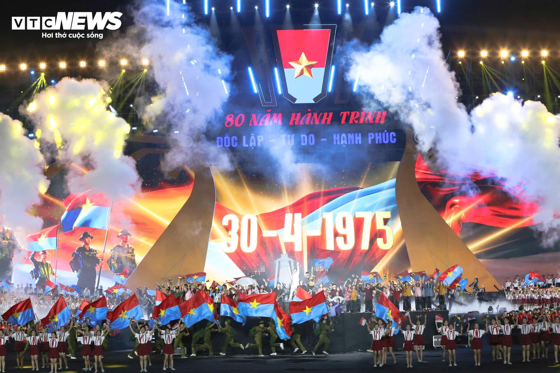 Мой Динь сияет гордостью на Национальном концерте «80 лет пути к Независимости – Свободе – Счастью» – 7