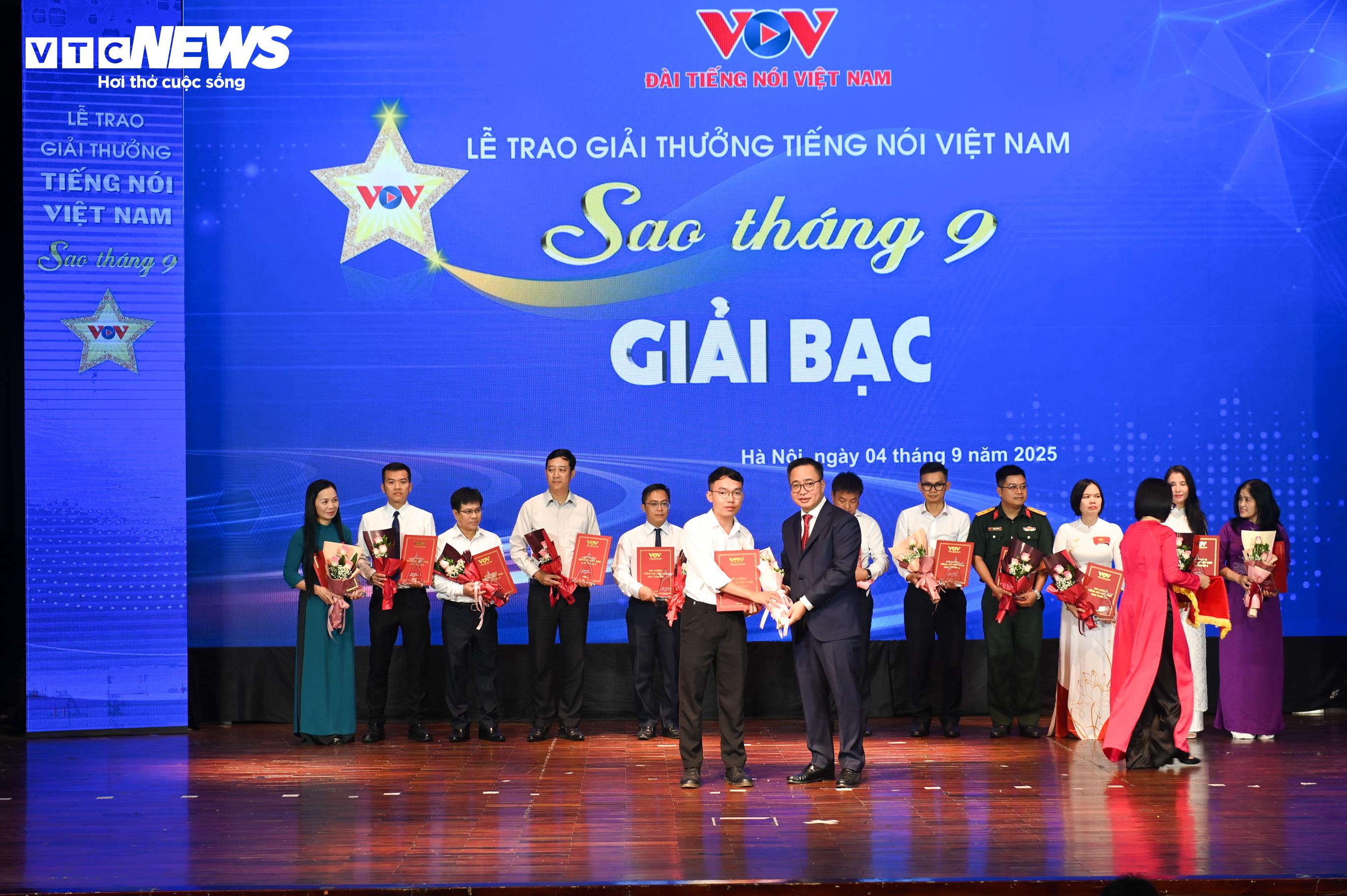 Toàn cảnh Lễ trao giải Tiếng nói Việt Nam – Sao tháng 9 năm 2025 - 8