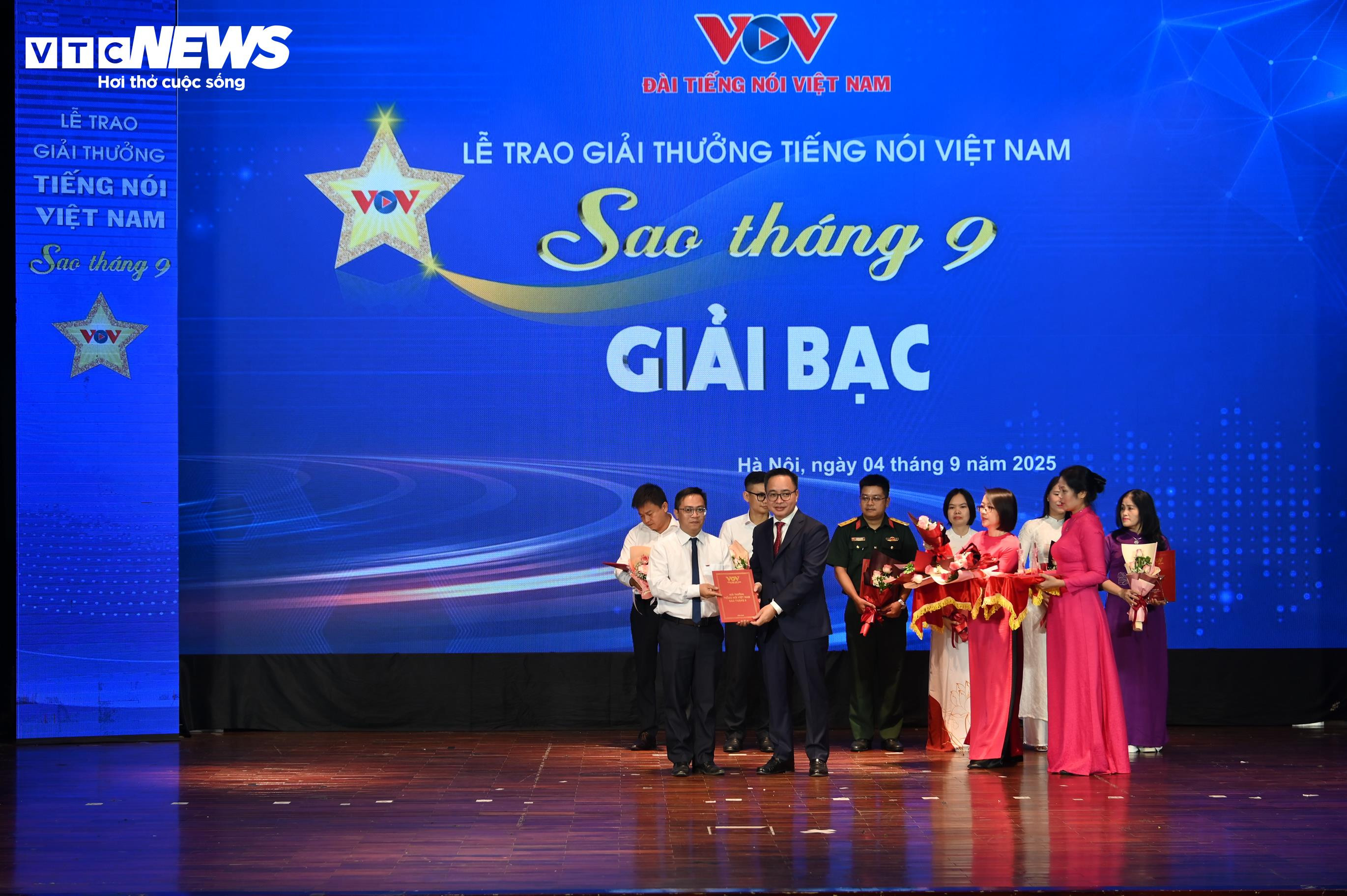 Toàn cảnh Lễ trao giải Tiếng nói Việt Nam – Sao tháng 9 năm 2025 - 13