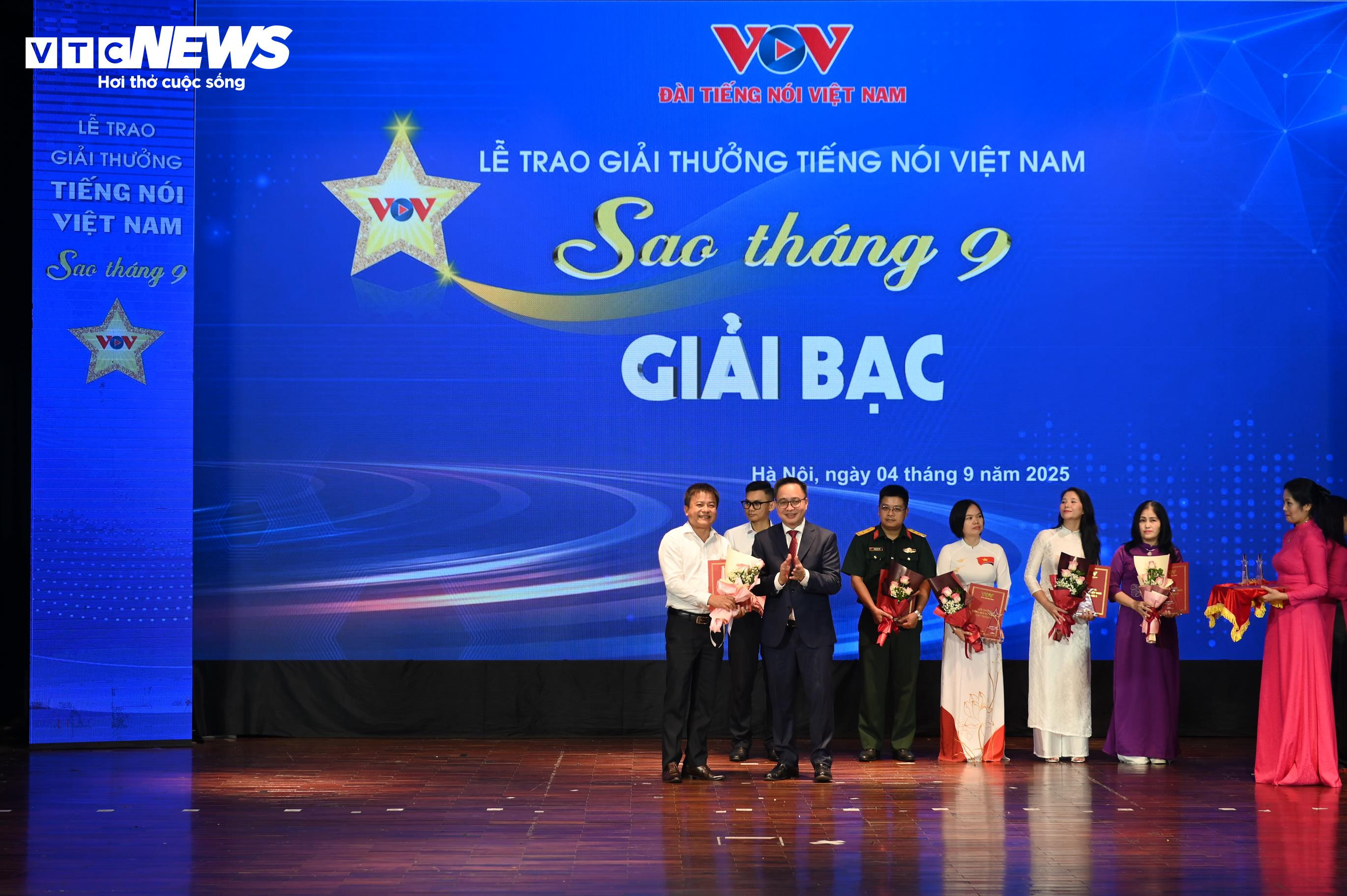 Toàn cảnh Lễ trao giải Tiếng nói Việt Nam – Sao tháng 9 năm 2025 - 11