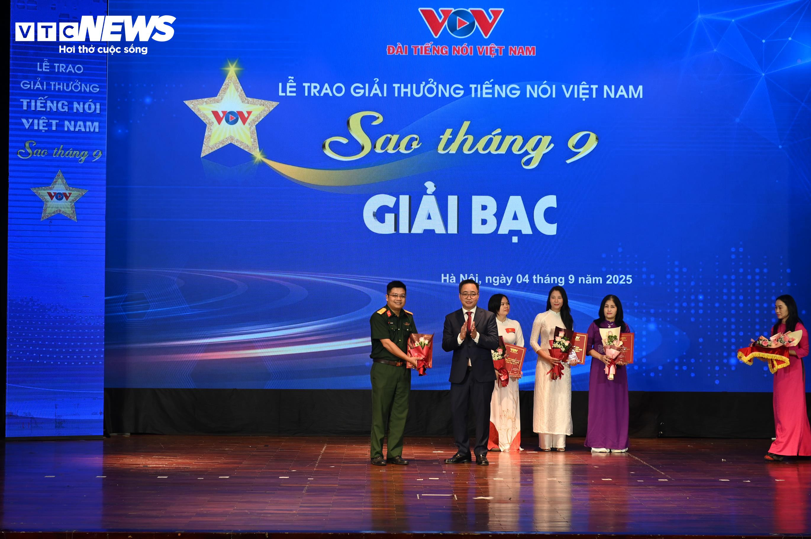 Toàn cảnh Lễ trao giải Tiếng nói Việt Nam – Sao tháng 9 năm 2025 - 9