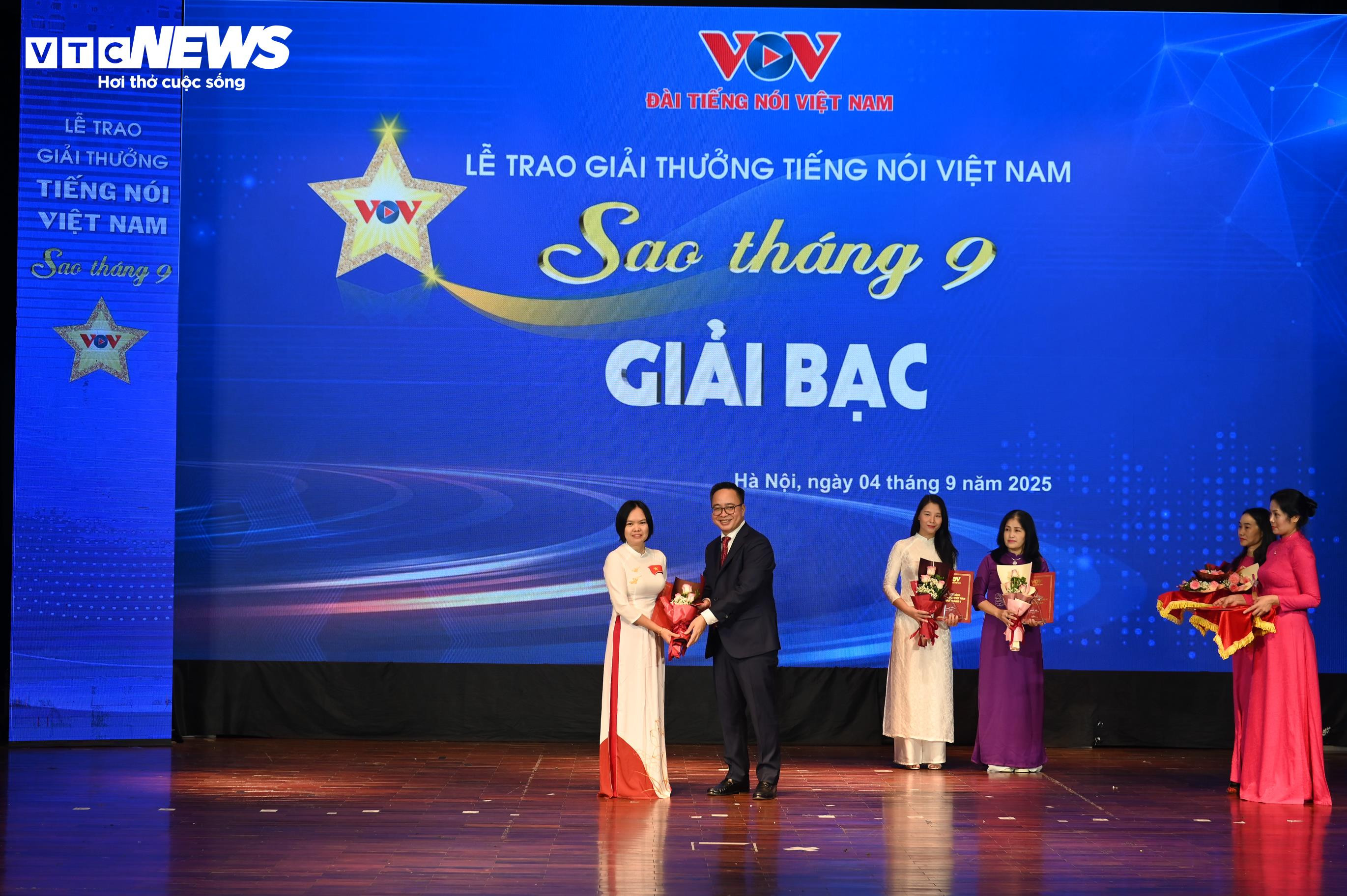 Toàn cảnh Lễ trao giải Tiếng nói Việt Nam – Sao tháng 9 năm 2025 - 12