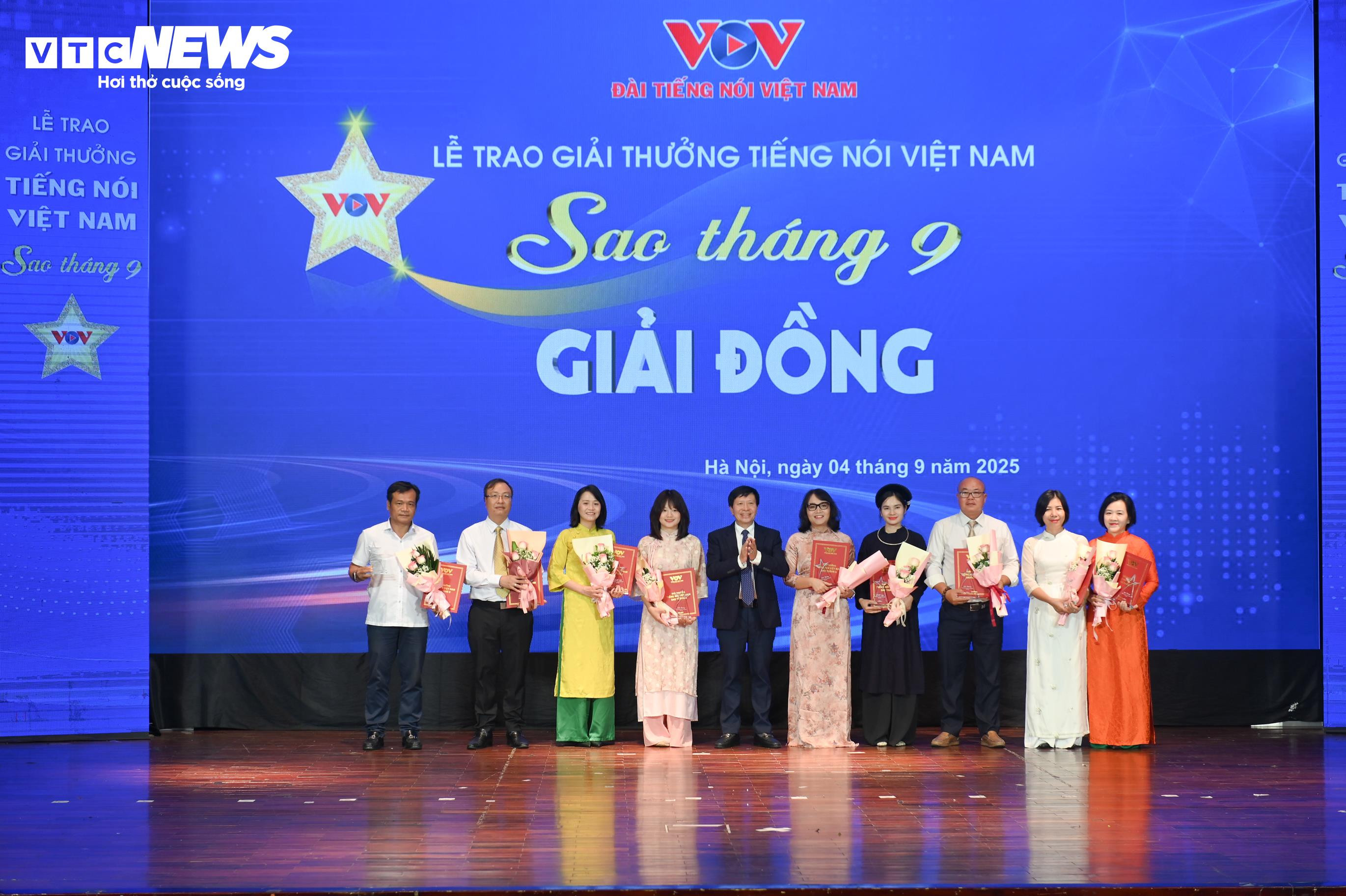 Toàn cảnh Lễ trao giải Tiếng nói Việt Nam – Sao tháng 9 năm 2025 - 14