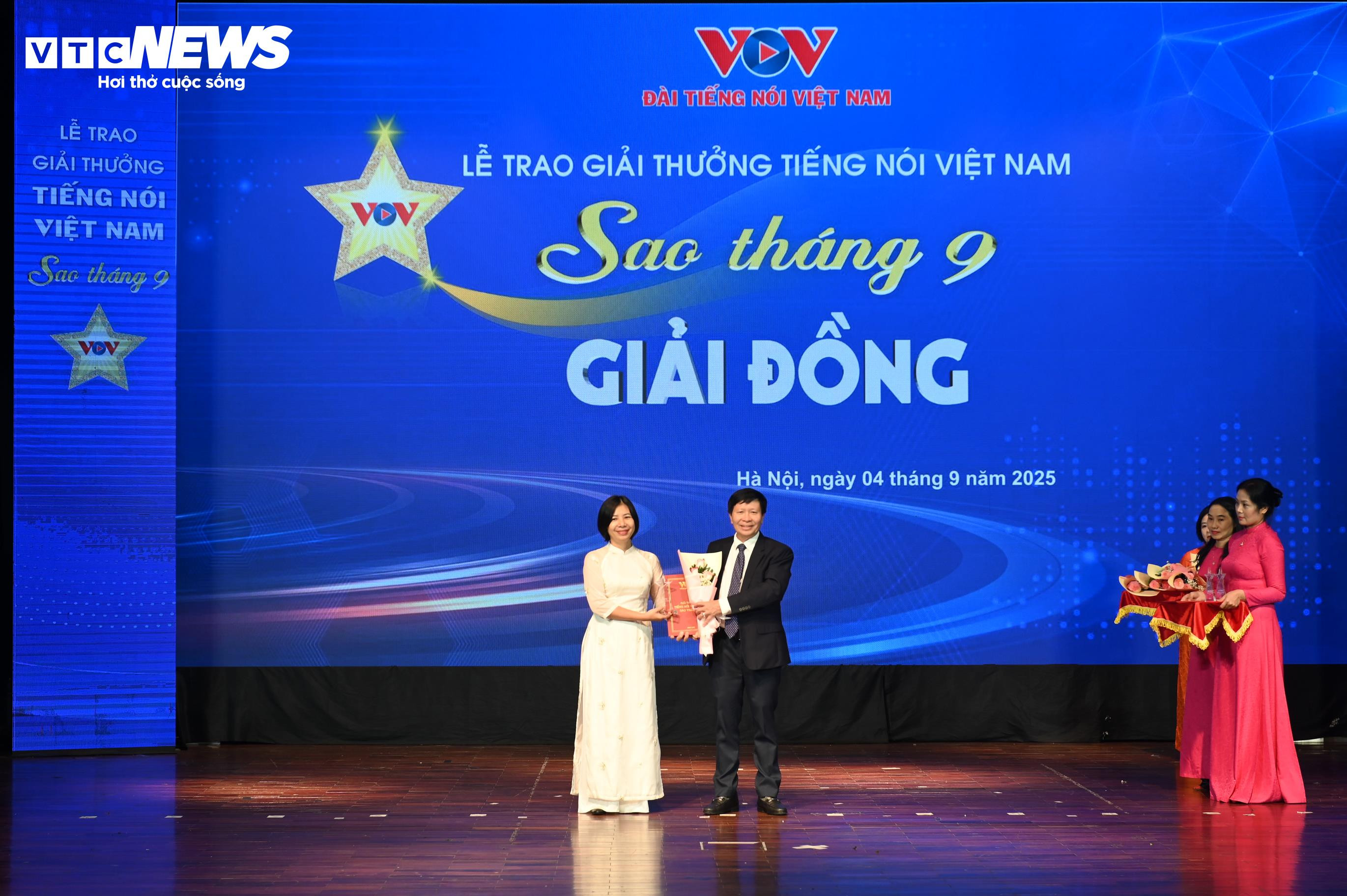 Toàn cảnh Lễ trao giải Tiếng nói Việt Nam – Sao tháng 9 năm 2025 - 16