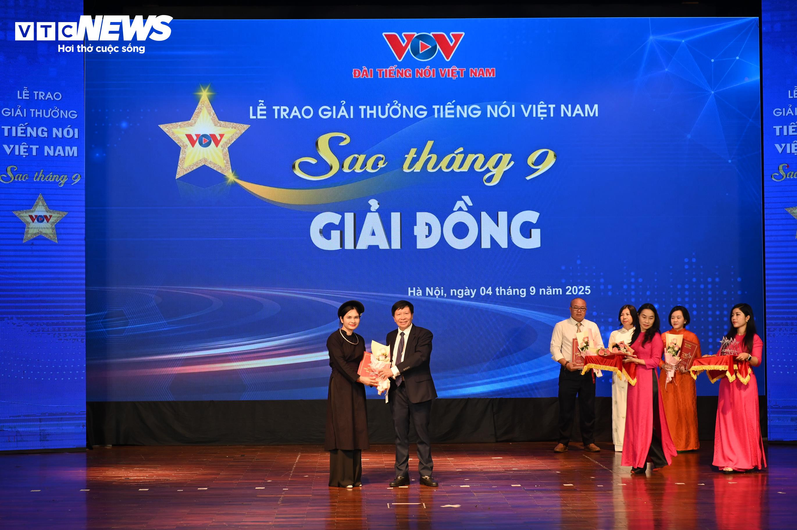 Toàn cảnh Lễ trao giải Tiếng nói Việt Nam – Sao tháng 9 năm 2025 - 18