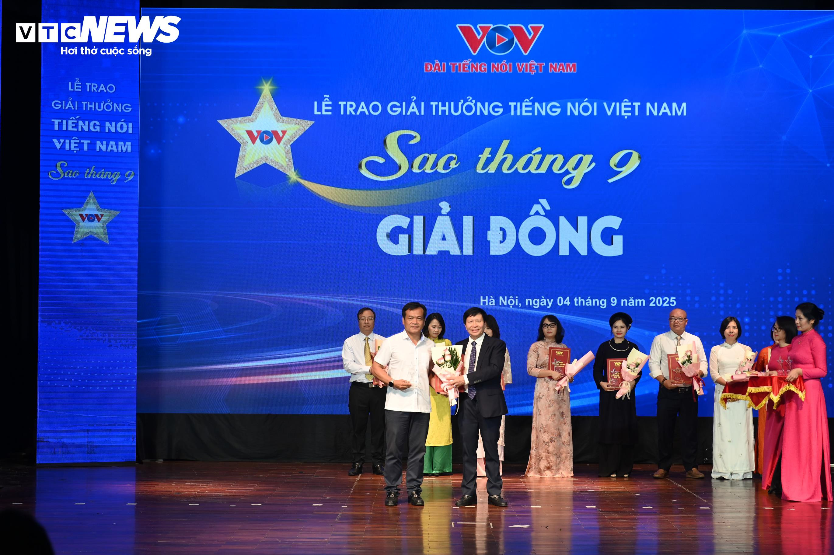 Toàn cảnh Lễ trao giải Tiếng nói Việt Nam – Sao tháng 9 năm 2025 - 19
