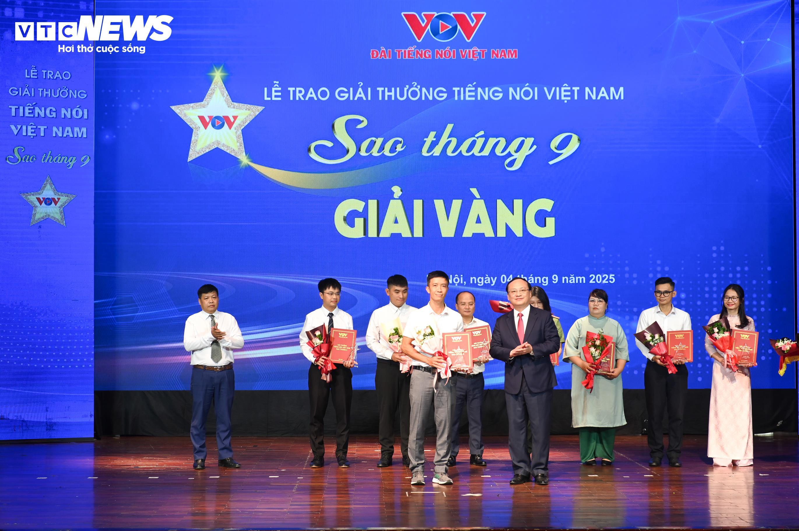Toàn cảnh Lễ trao giải Tiếng nói Việt Nam – Sao tháng 9 năm 2025 - 4