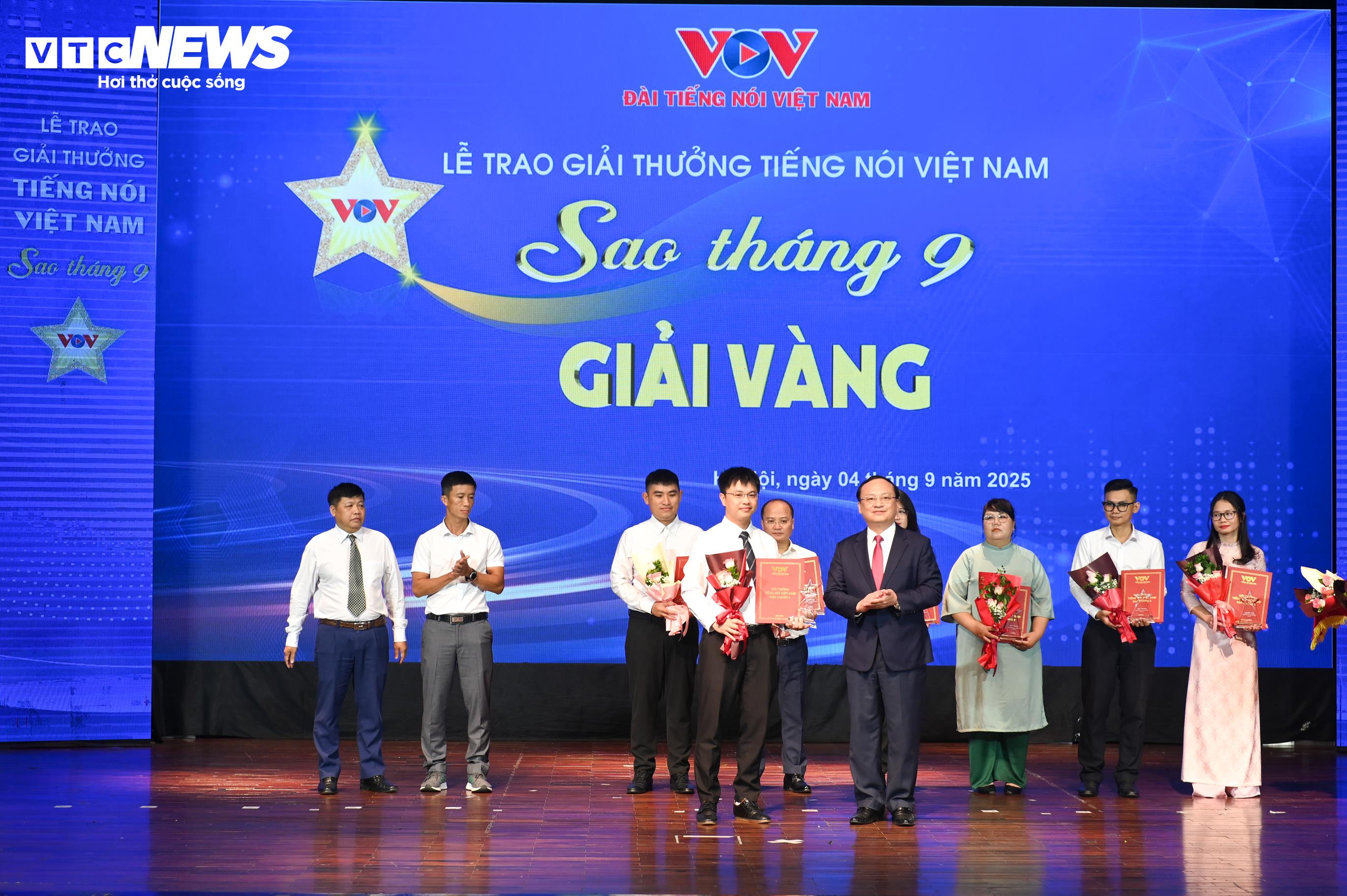 Toàn cảnh Lễ trao giải Tiếng nói Việt Nam – Sao tháng 9 năm 2025 - 5