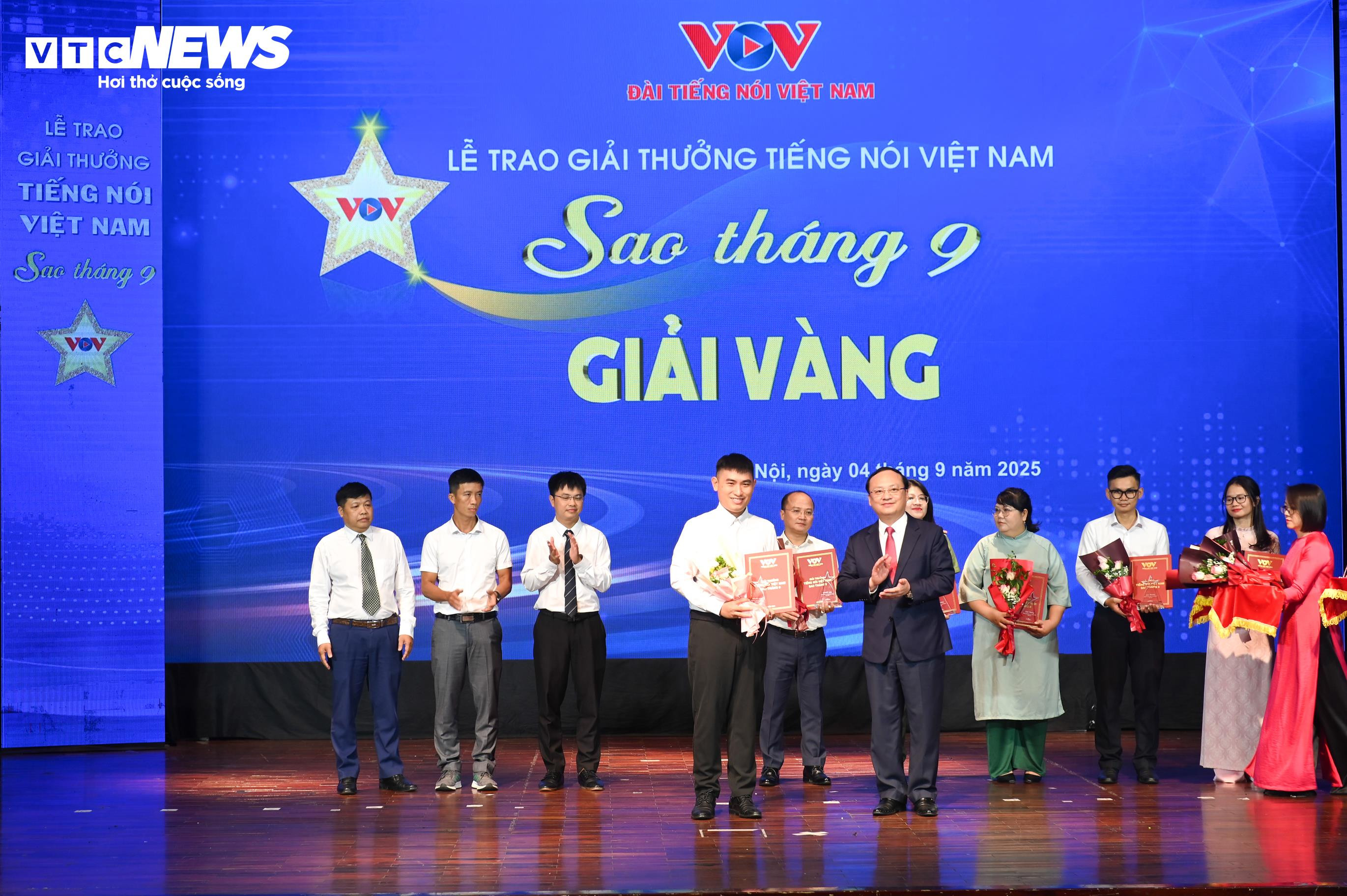Toàn cảnh Lễ trao giải Tiếng nói Việt Nam – Sao tháng 9 năm 2025 - 6