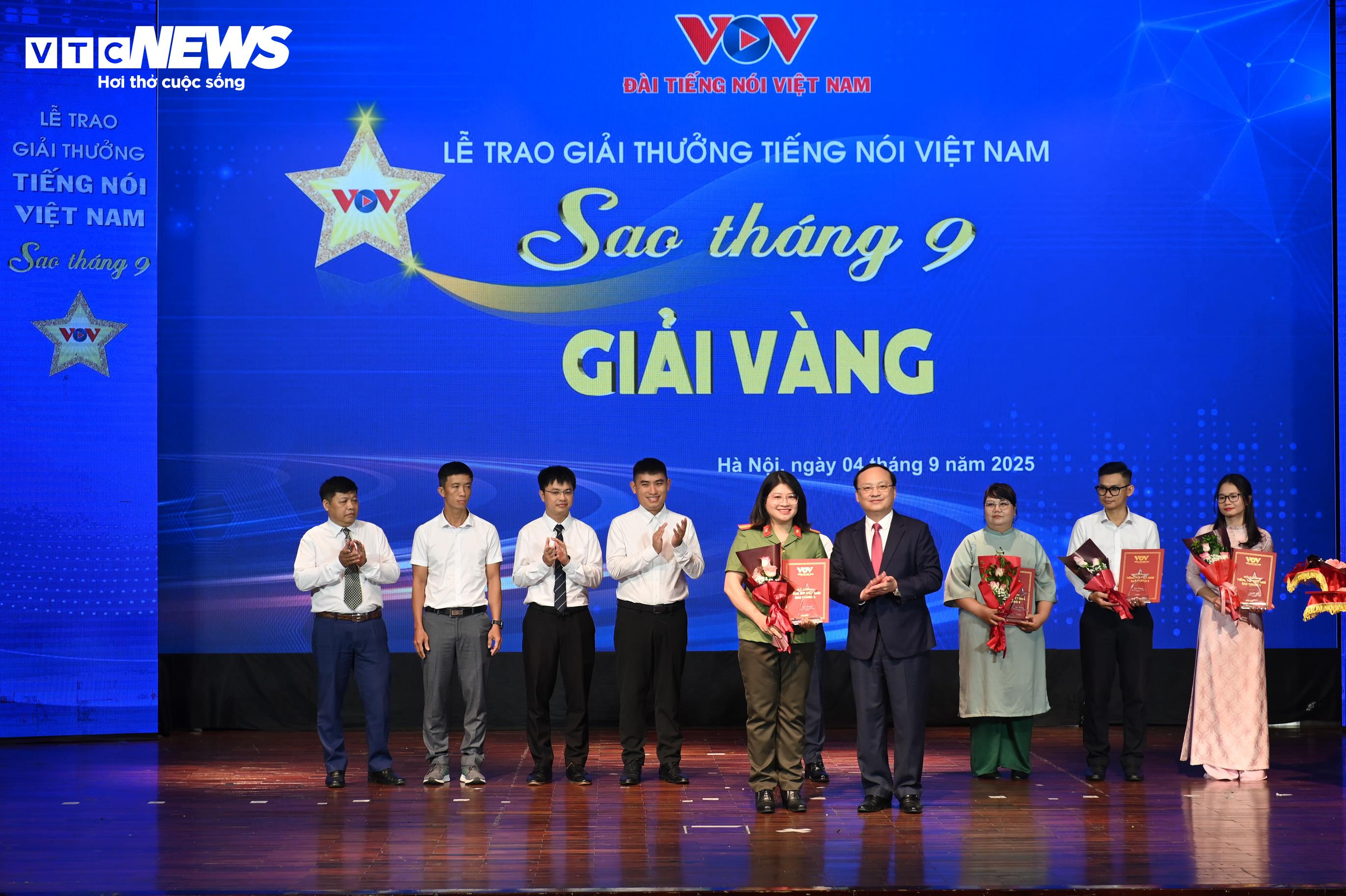 Toàn cảnh Lễ trao giải Tiếng nói Việt Nam – Sao tháng 9 năm 2025 - 3