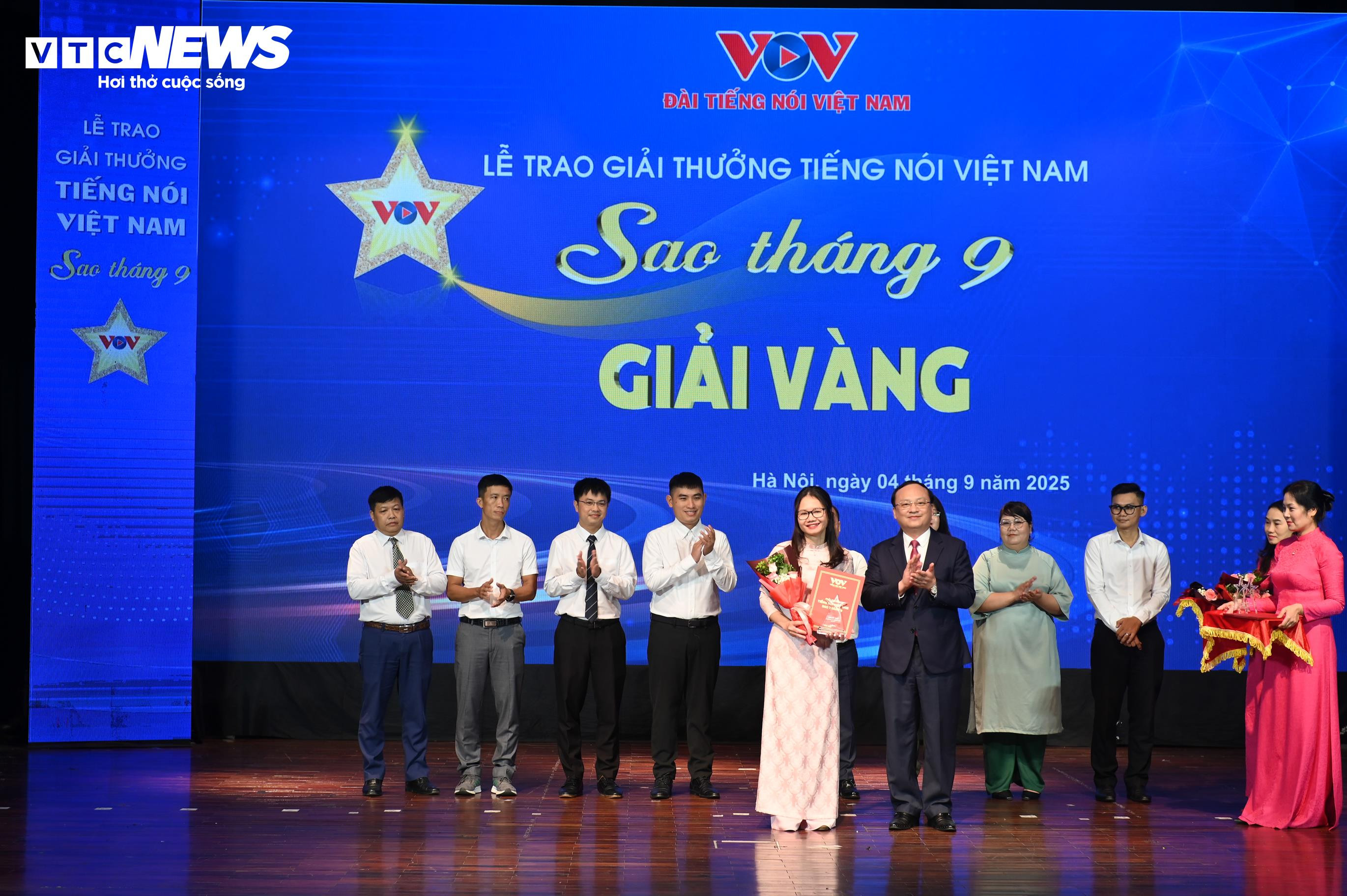 Toàn cảnh Lễ trao giải Tiếng nói Việt Nam – Sao tháng 9 năm 2025 - 2