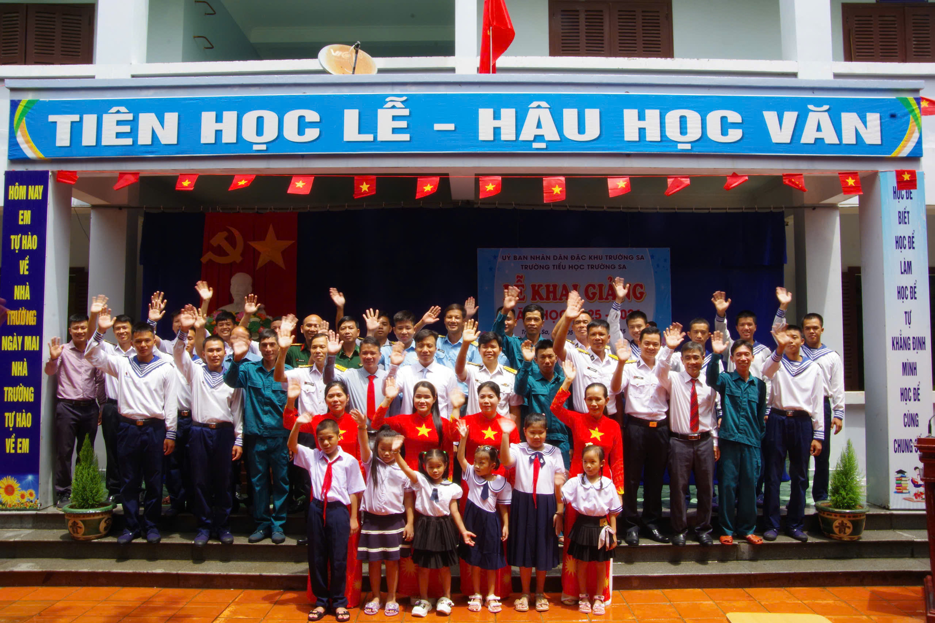 Rộn ràng khai giảng năm học mới ở đặc khu Trường Sa - 8